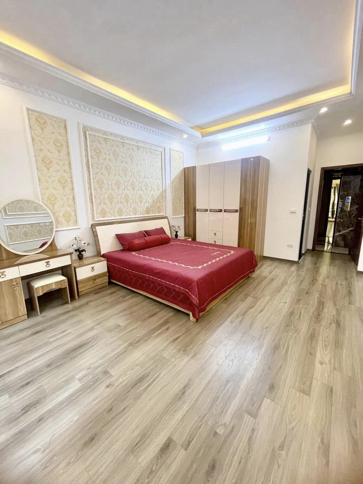 NHÀ ĐẸP TỪ CÁI NHÌN ĐẦU TIÊN ! ĐƯỜNG THÔNG THOÁNG THUẬN TIỆN CÔNG VIỆC VÀ ĐI LẠI ! LÕI BA ĐÌNH - NGÕ THÔNG.6 TẦNG THANG MÁY - KINH DOANH - GẦN PHỐ GẦN Ô TÔ.