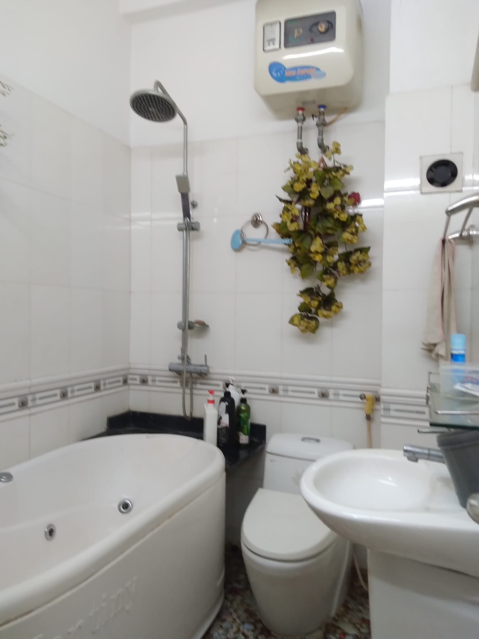 BÁN NHÀ TÂN MAI 52M2 5 TẦNG – GIÁ 5.6 TỶ - Ô TÔ ĐỖ CỬA - THÔNG TỨ TUNG