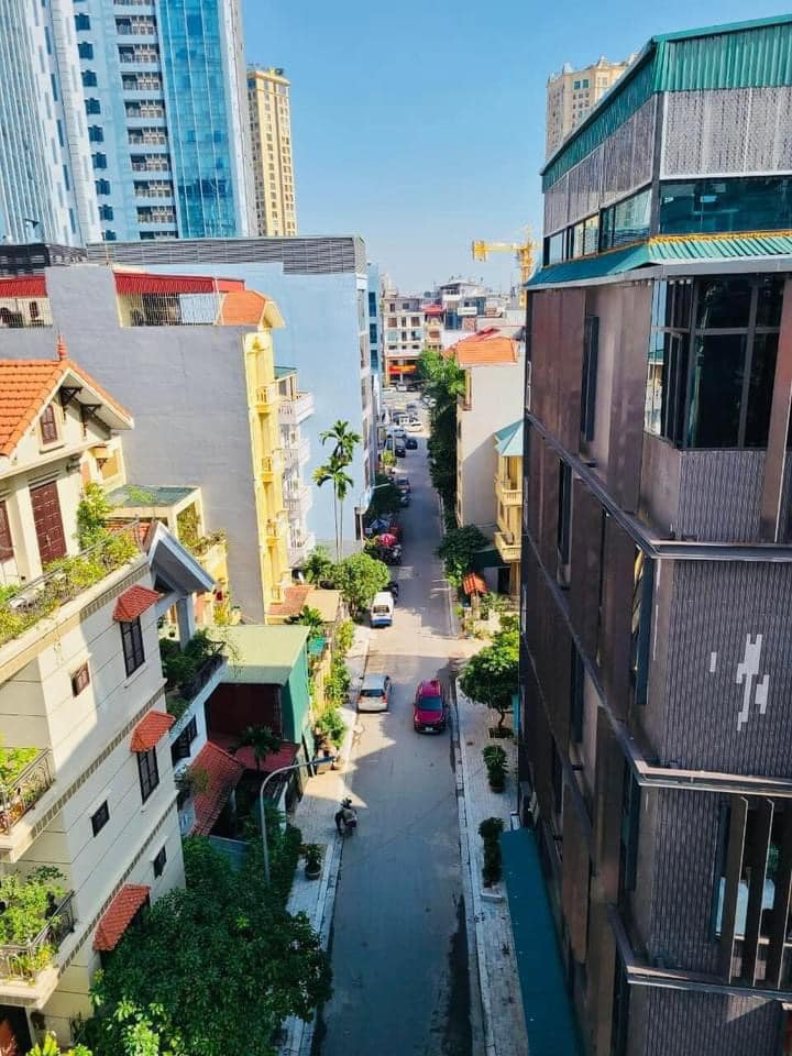 Siêu hiếm Lạc Long Quân, văn phòng, lô góc, thang máy, 95m2 x 6T, MT 17.3m, giá 36 tỷ.