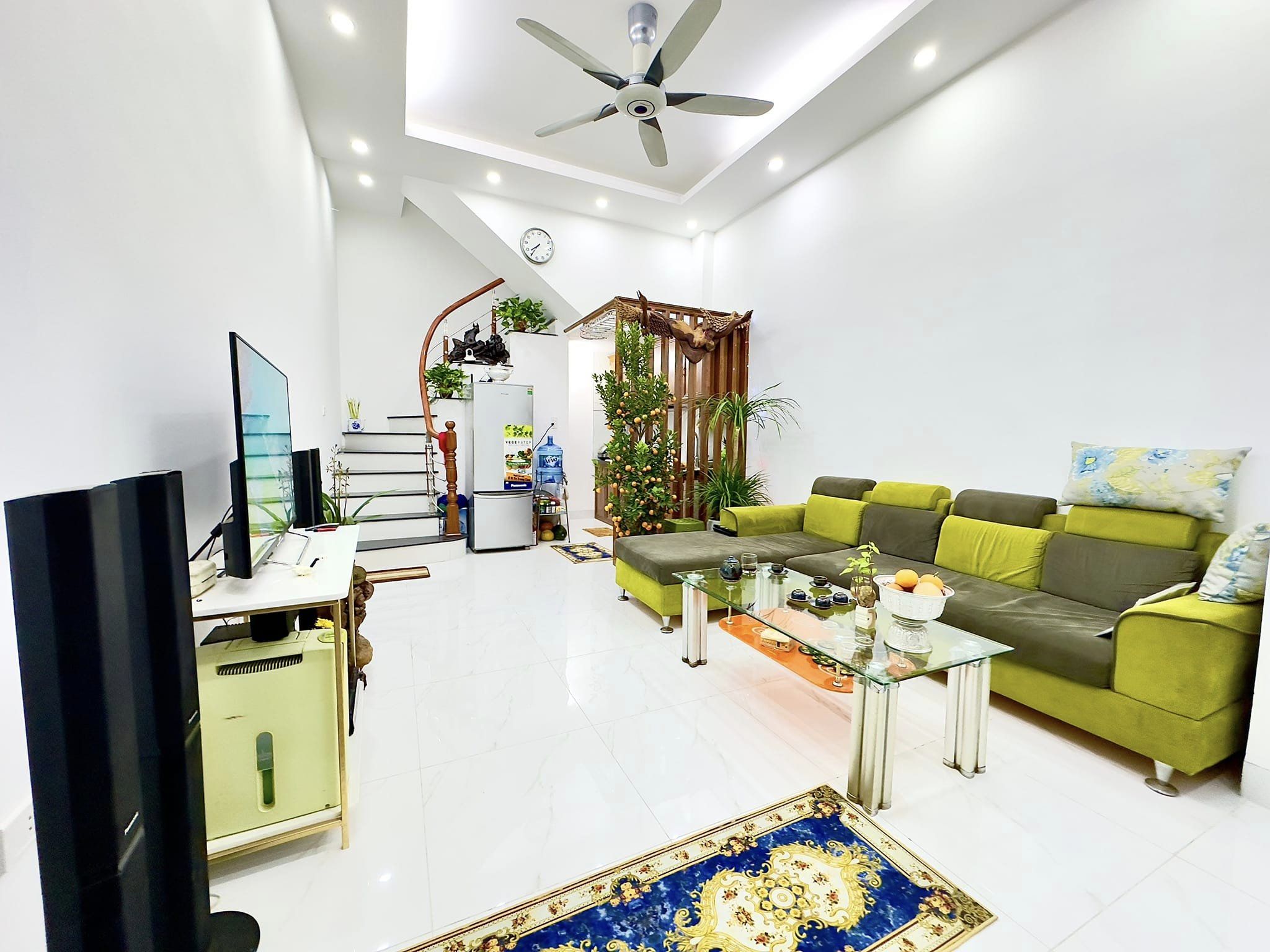 Nhà Tôn Đức Thắng, gần ô tô, nhà mới, lô góc, 2 thoáng, full đồ.