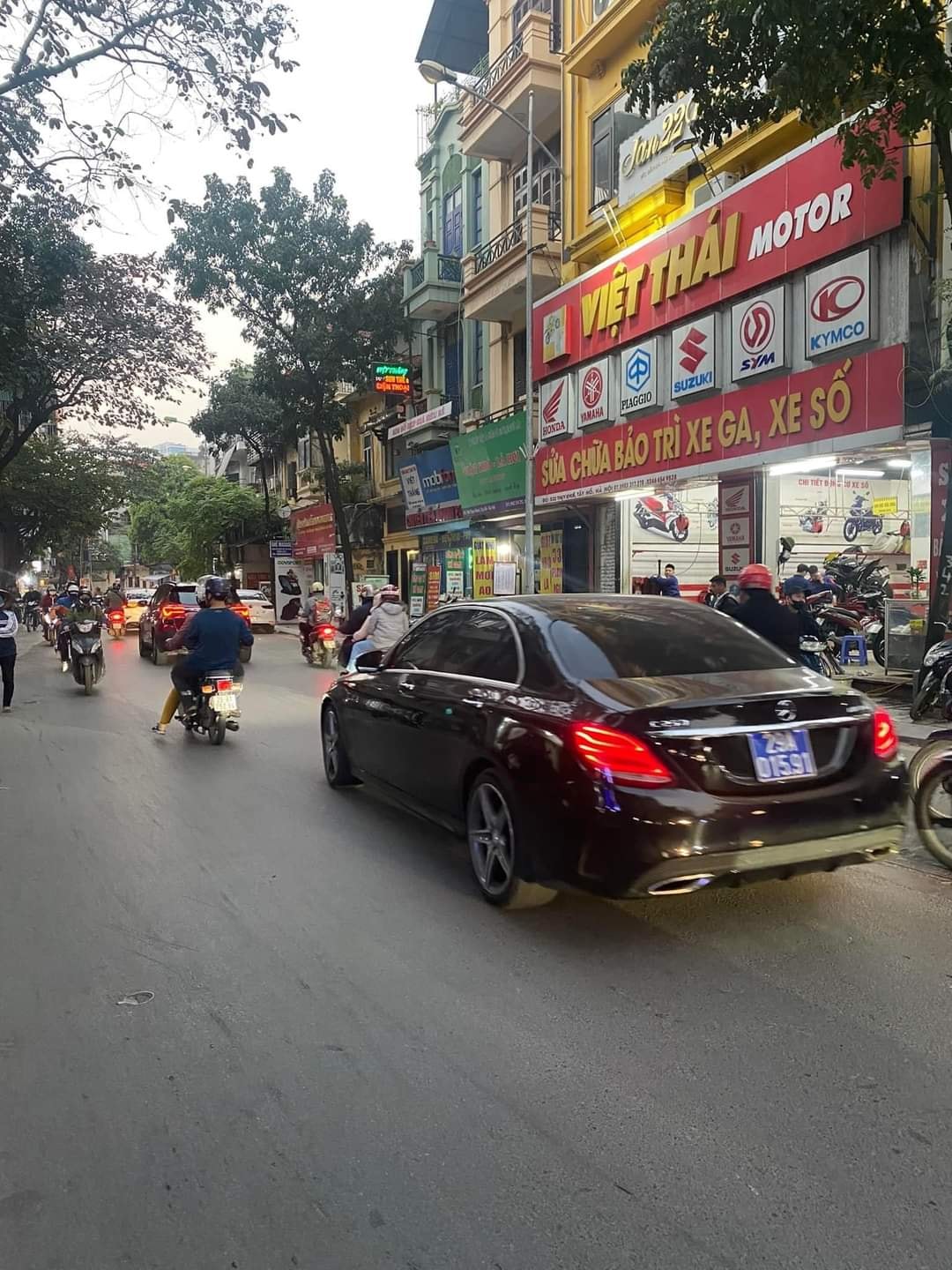 Nhà mặt phố trung tâm Q. Tây Hồ, oto 2 chiều, DT rộng mặt tiền 5m, Phù hợp với mọi loại hình kinh doanh.