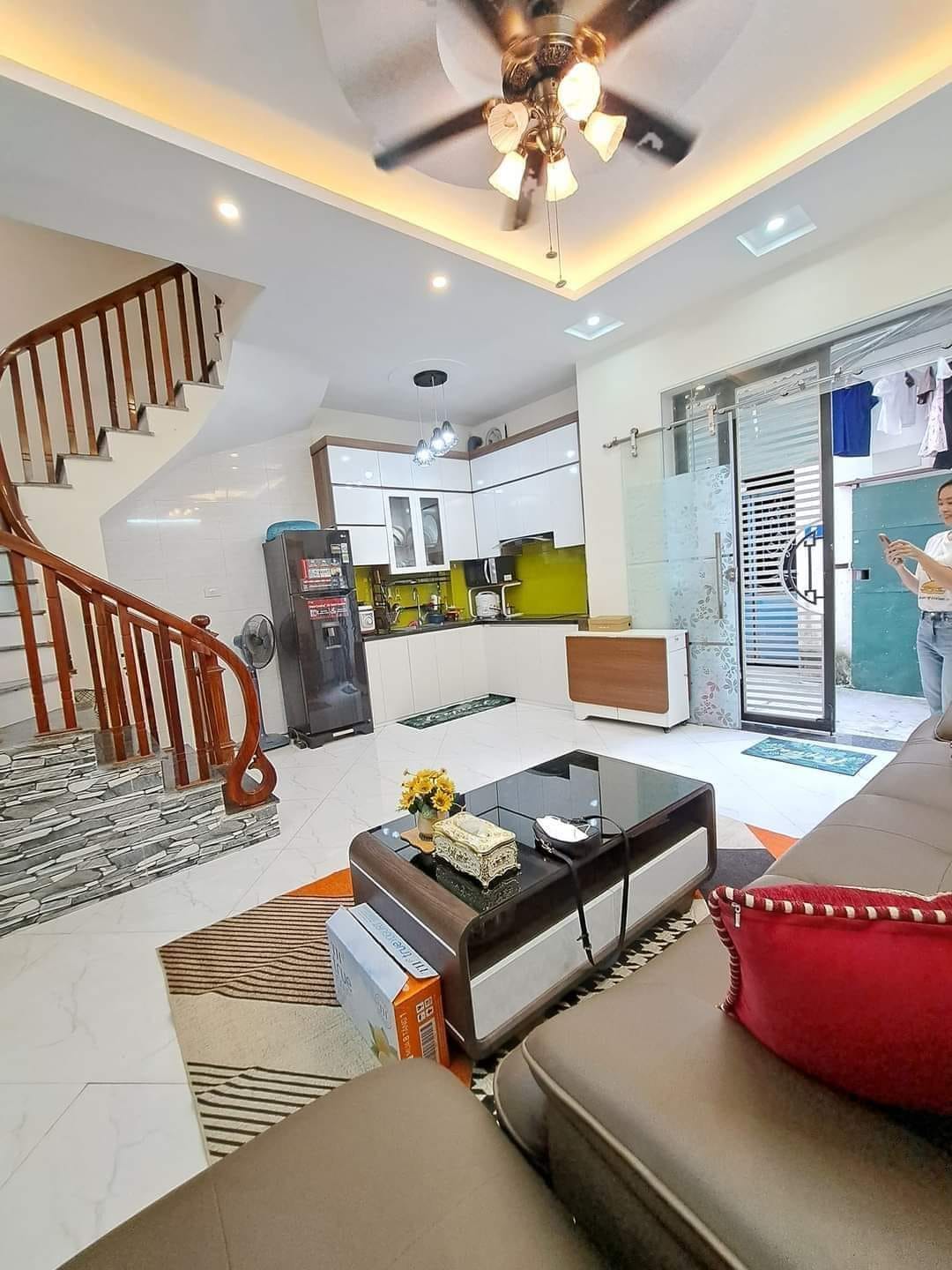 Bán nhà ngõ 94 Nguyễn An Ninh quận Hoàng Mai diện tích 35m x 4 tầng thiết kế cầu thang giữa mỗi tầng 2 phòng ngủ