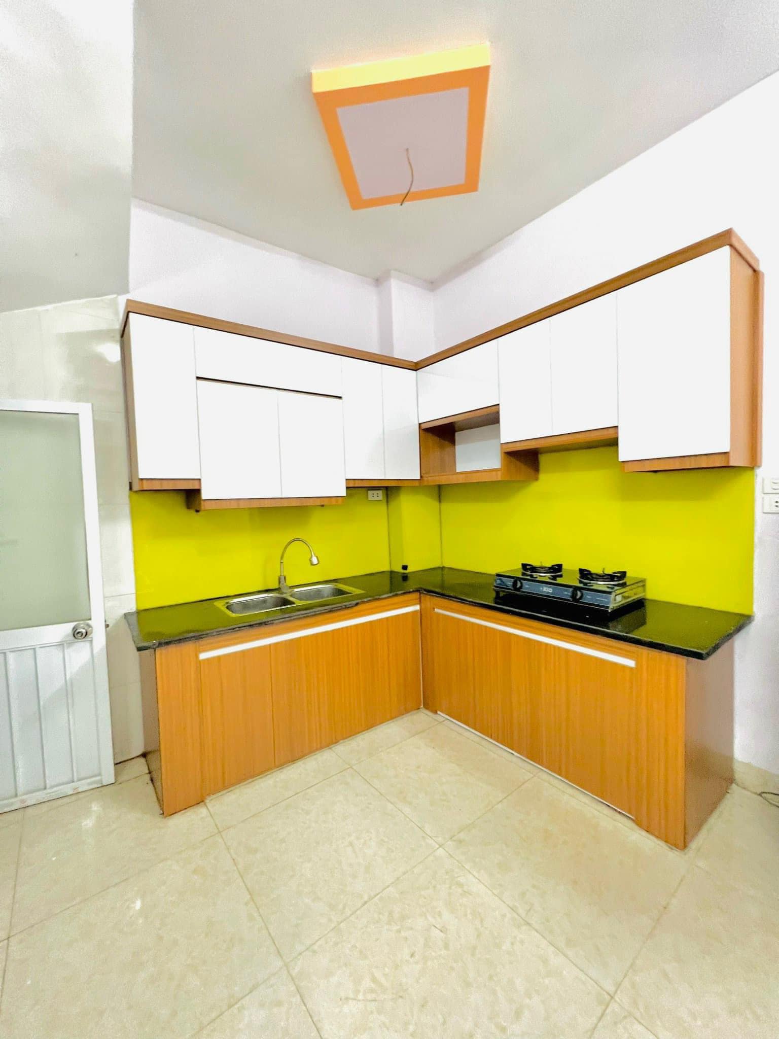 Siêu Phẩm Nhà Đẹp Đường 800A – Cầu Giấy, Xây 5 Tầng Với DT 32m2 Giá Chào 4.15 Tỷ.