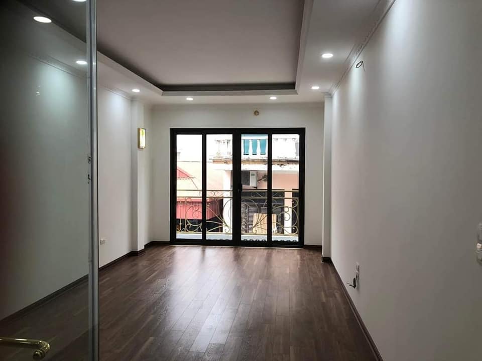 Bán gấp nhà phố Kim Đồng, Ô tô vào nhà: S 65m2, 5 tầng, 9.8 tỷ.