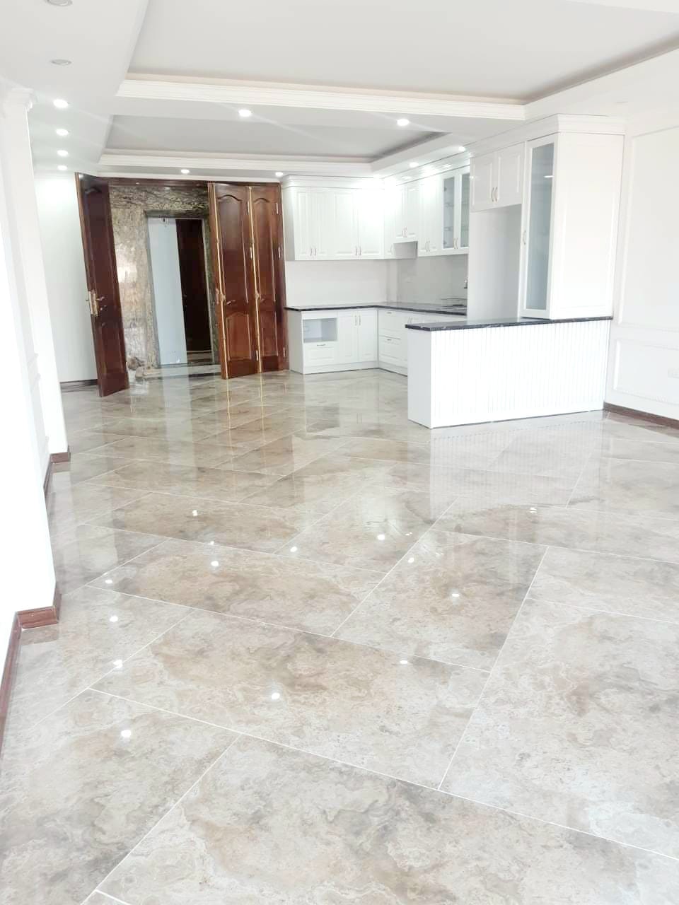 BÁN NHÀ MẶT PHỐ VƯƠNG THỪA VŨ THANH XUÂN MẶT TIỀN Ô TÔ TRÁNH, GARA Ô TÔ VÀO NHÀ, 7 TẦNG THANH MÁY NHỈNH TRÊN 20 TỶ