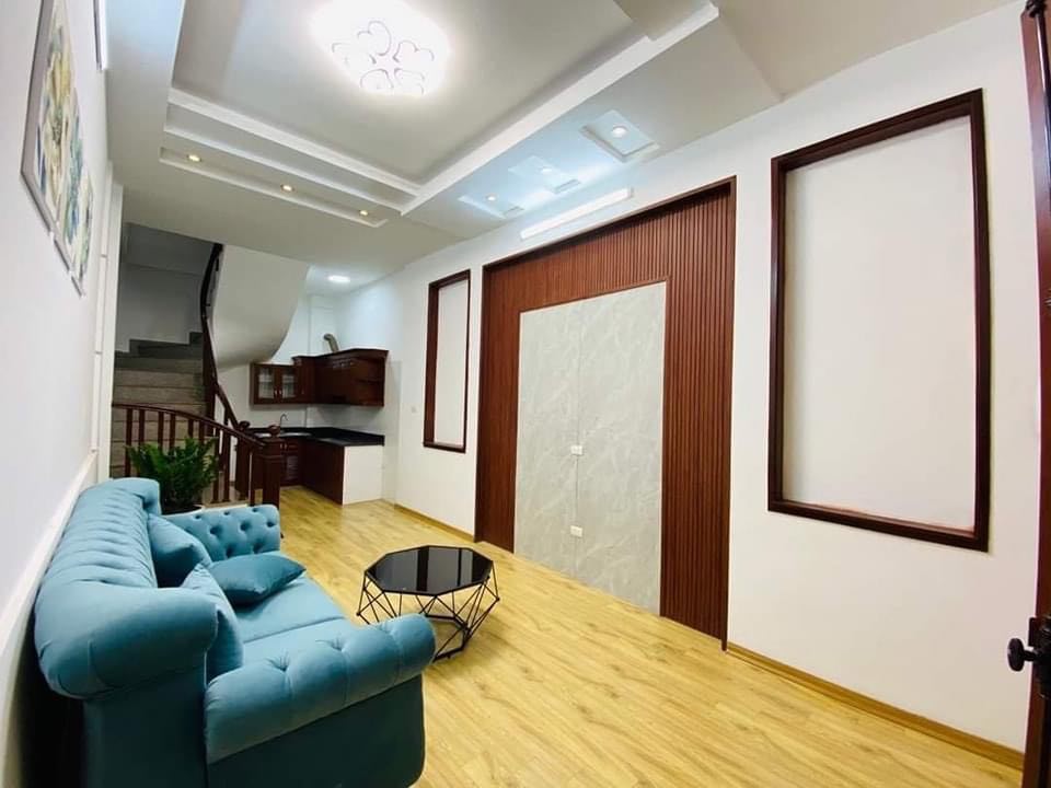 Bán nhà 40 m2 6 tầng ngõ thông kinh doanh tại ngõ 102 phố nguyễn Nguyễn Đình Hoàn quận Cầu Giấy giá 5,25 tỉ