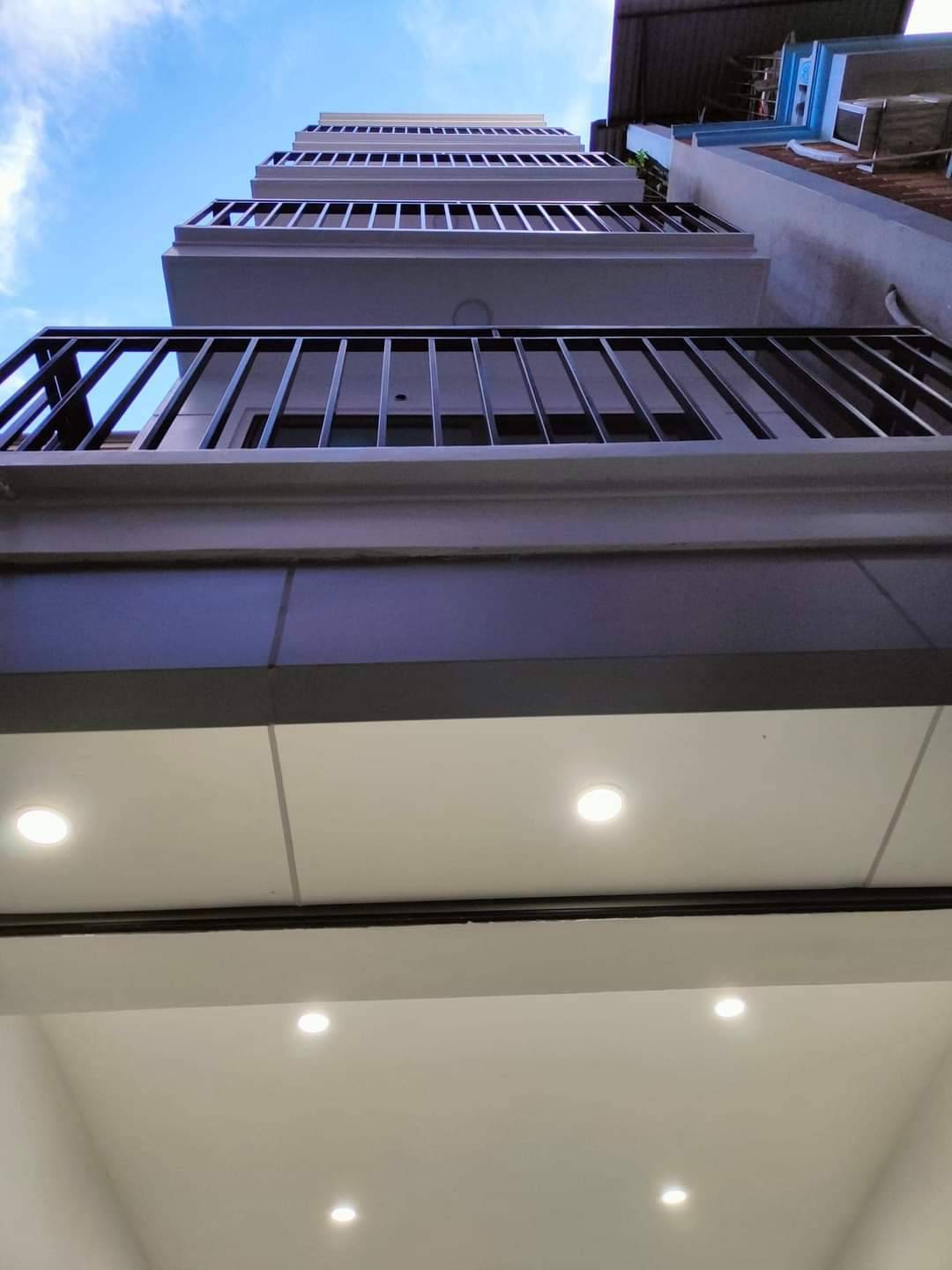 Bán gấp nhà Mỹ Đình, thang máy, nội thất xịn sò, 2 thoáng, 45m2 x 6T, giá 5,7 tỷ.