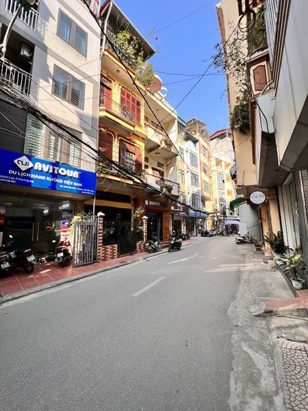 Bán nhà mặt phố La Thành,DT 30m x 5 tầng,mặt tiền 3.10,kinh doanh sầm uất