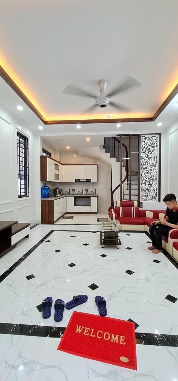 Bán nhà Láng Hạ - Đống Đa - Thoáng Sáng - Ngõ Thông - Sổ đỏ vuông đẹp - 41m2 - 5 tầng - Giá 4.45 tỷ