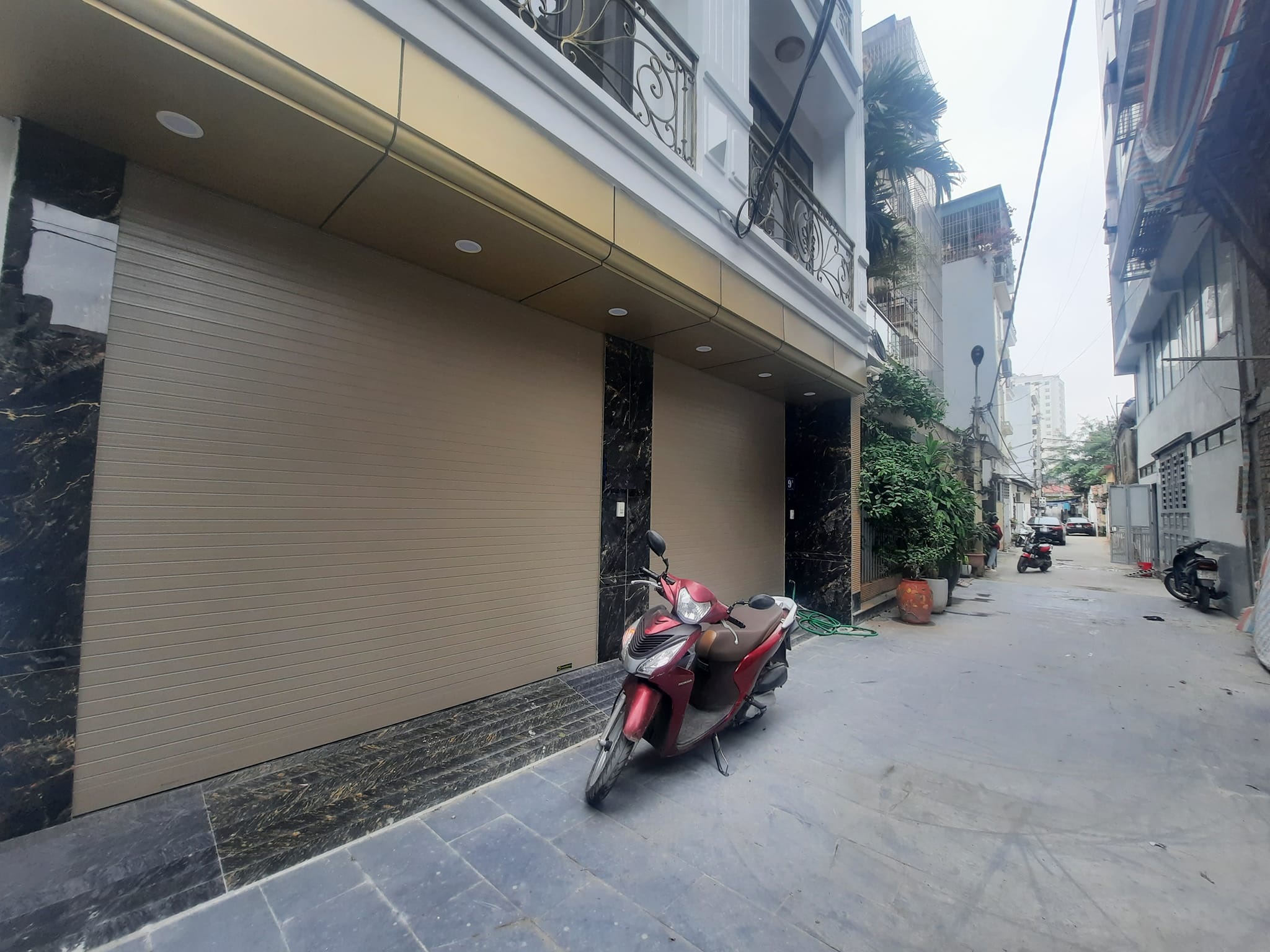 Bán nhà mới phân lô 147a Tân Mai, oto vào nhà. Dt 55m2 x 5t mt 4m giá 8.8 tỷ