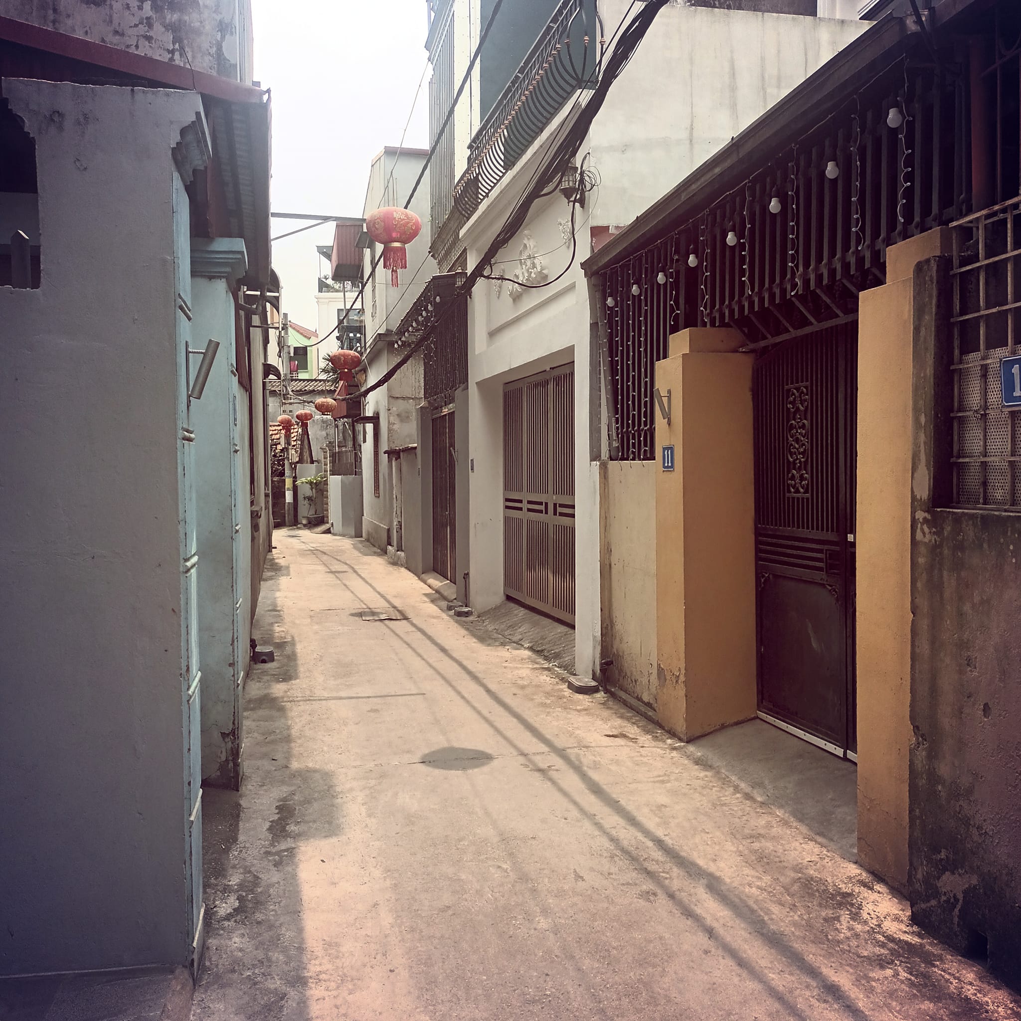 CHÍNH CHỦ NHỜ BÁN NHÀ TÔ 11 THẠCH BÀN 60m x 3 TẦNG CẦU THANG GIỮA MỖI TẦNG 2 PHÒNG ĐẦY ĐỦ NỘI THẤT GIÁ HƠN 5 TỶ BAO SANG TÊN