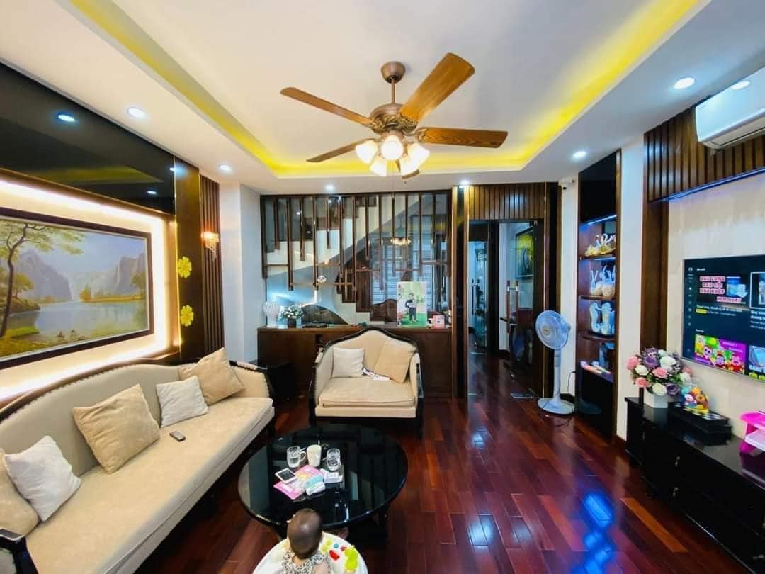 Nhà phố Nguyễn Khánh Toàn, Cầu Giấy. DT 45m x 5 tầng x giá 4.85 tỷ