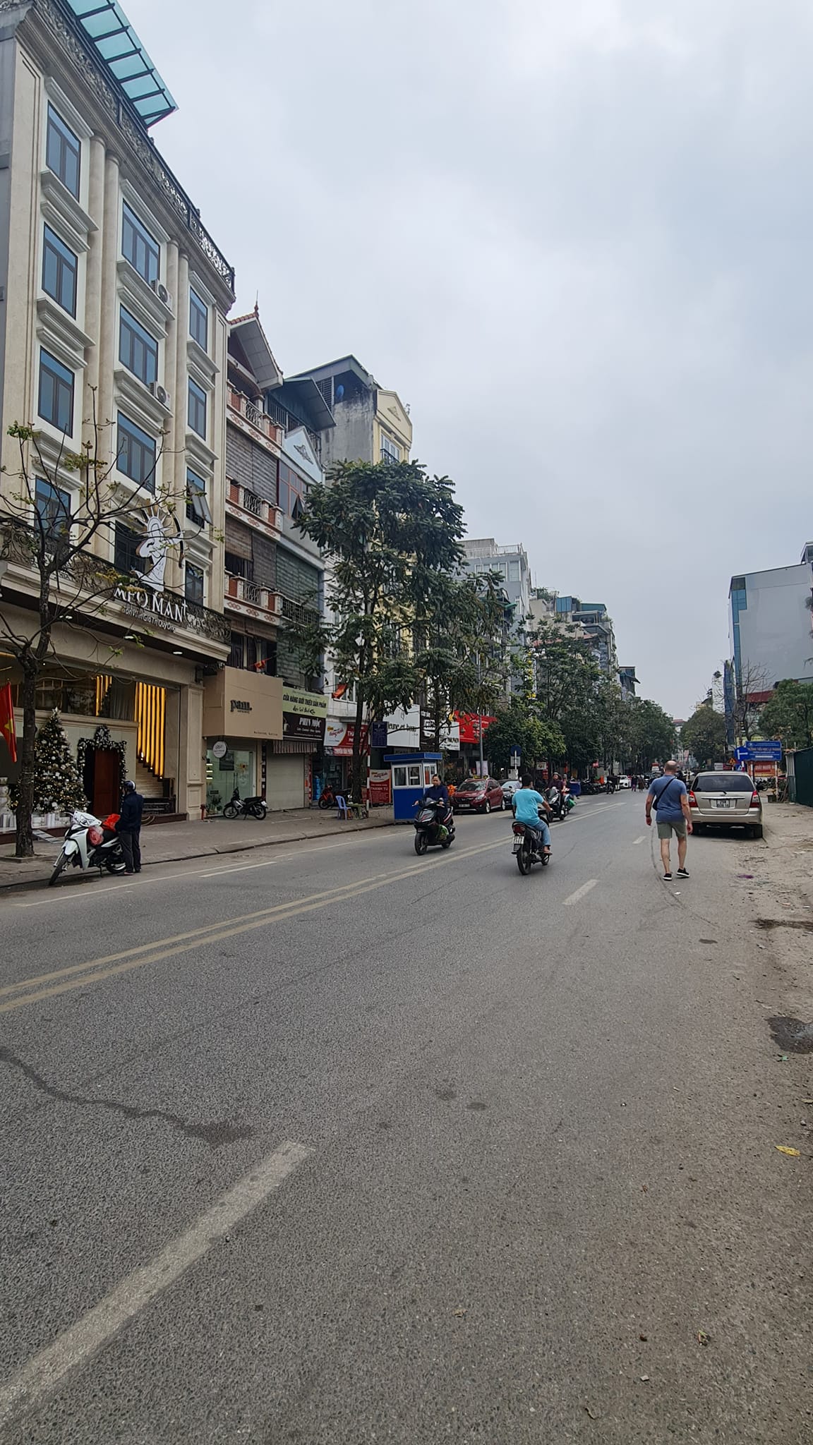 “ CẦN BÁN MẶT PHỐ - TRUNG PHỤNG, XÃ ĐÀN, OTO TRÁNH – DÒNG TIỀN ỔN ĐỊNH - ĐỐNG ĐA – 270m2 -X 10 TẦNG MẶT TIỀN 11,4m .