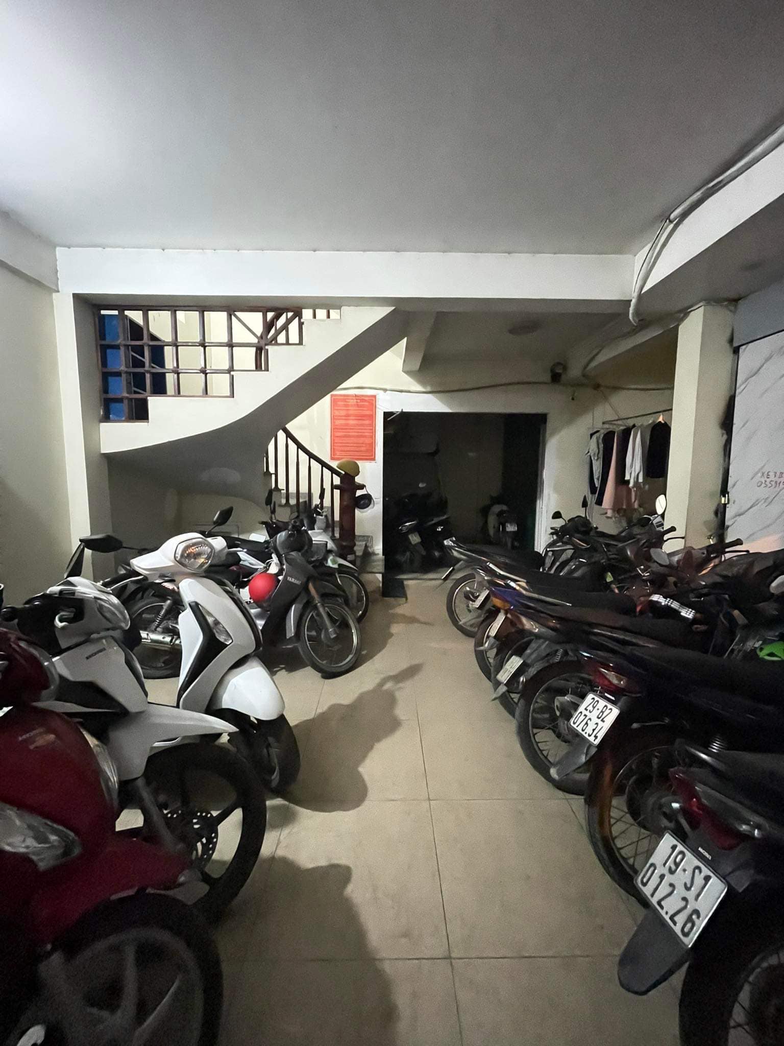 NGÕ THÔNG- Ô TÔ ĐỖ CỬA - 20M Ô TÔ TRÁNH - LÔ GÓC - 6 TẦNG- 19 PHÒNG CHO THUÊ - Ô CHỜ THANG MÁY
