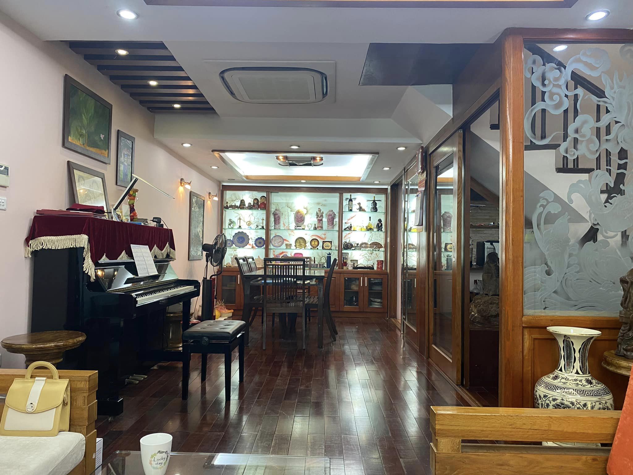 Bán nhà mặt phố Phạm Huy Thông, Ba Đình, view hồ, vỉa hè, 47m x 3T, mtiền 8,6 m, 21,5 tỷ