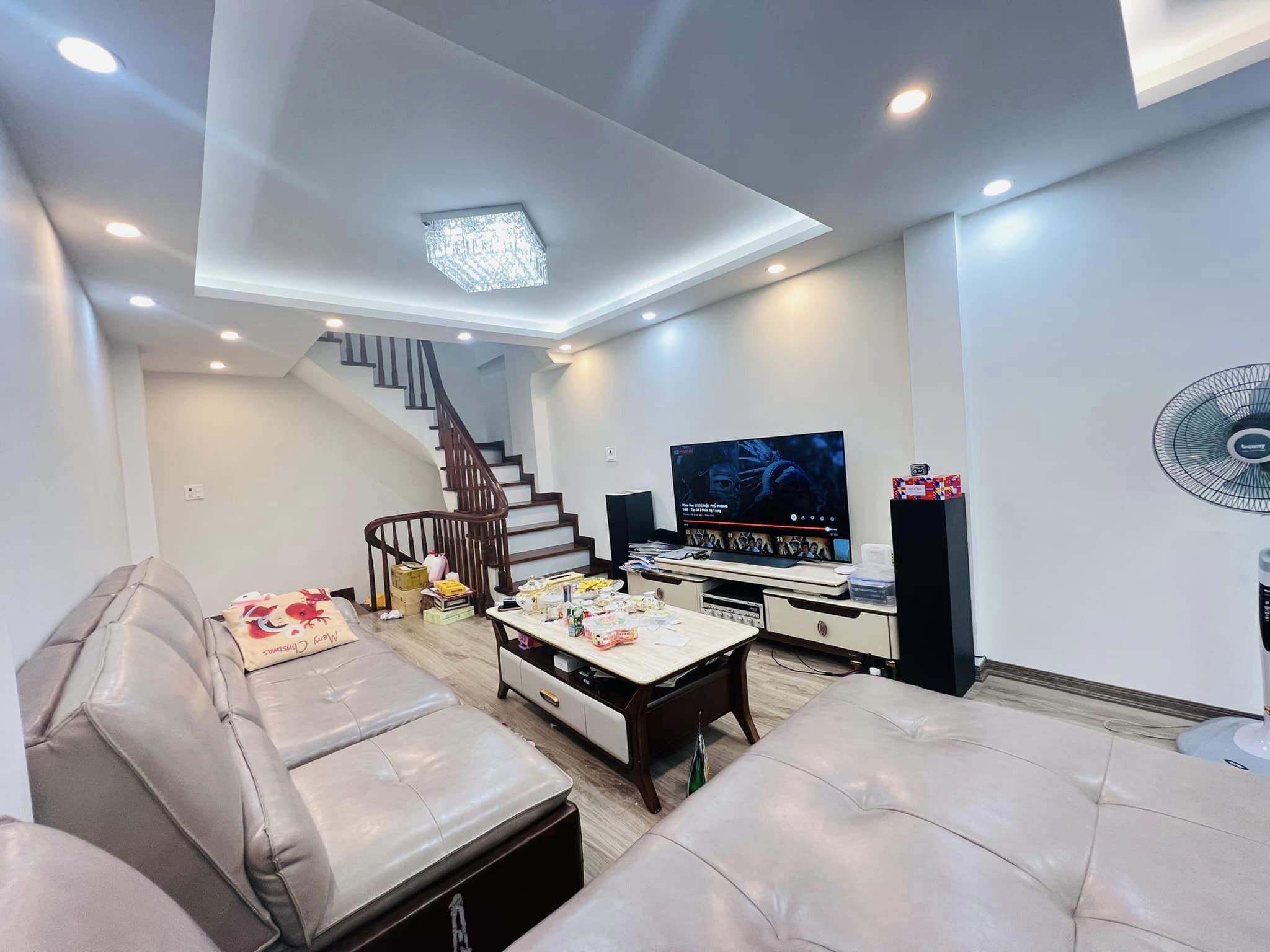 Nhà mới ở ngay: Thanh Nhàn 32m2, 6 tầng, mt 3,8m. Giá chào 5.65 tỷ.