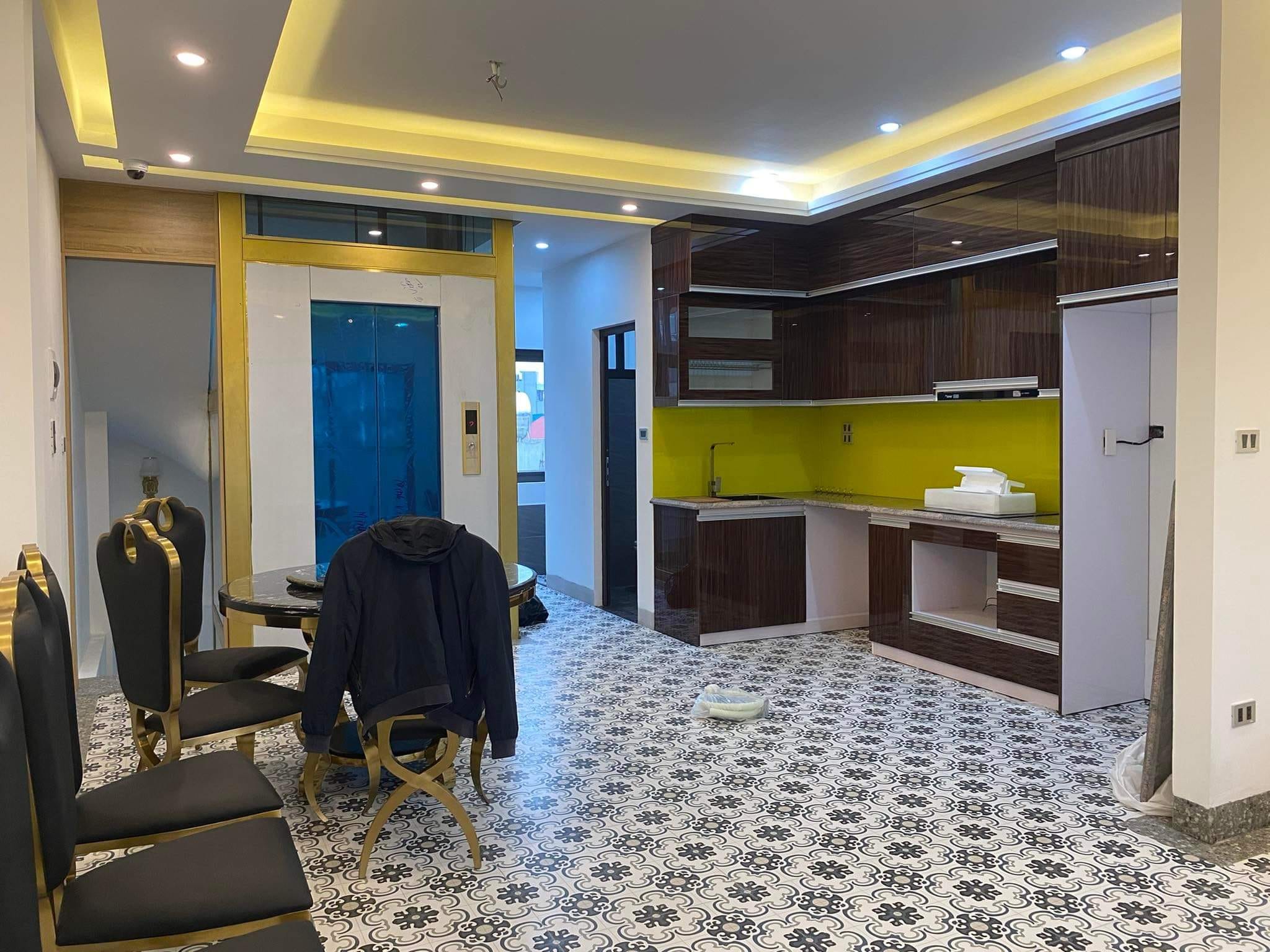 Bán nhà mặt phố Trần Quốc Vượng, Cầu GIấy, gara ô tô, vỉa hè kinh doanh, 7 tầng thang máy,thông sàn