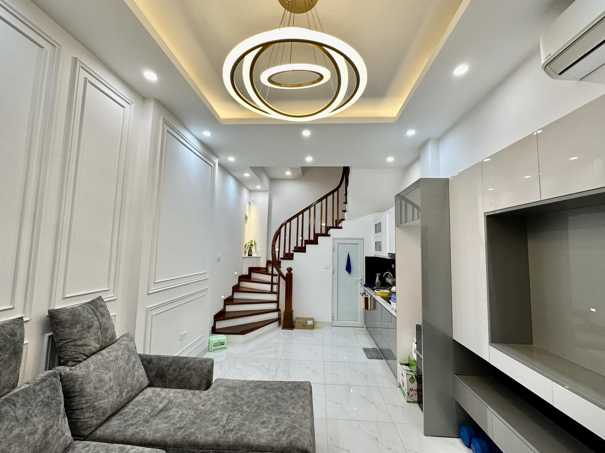 MỄ TRÌ NHÀ MỚI XÂY- FULL NỘI THẤT ĐẸP - Chỉ việc xách Vali về ở 30M2 X 5 TẦNG