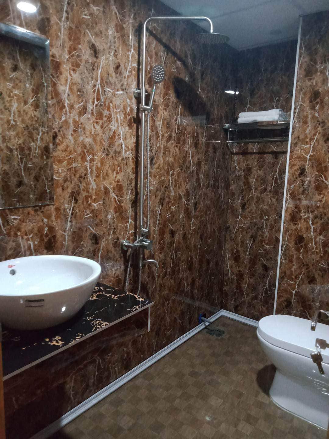 Chủ kẹt tiền gởi bán tòa nhà 5 tầng Sát biển Mỹ Khê giá giảm sâu