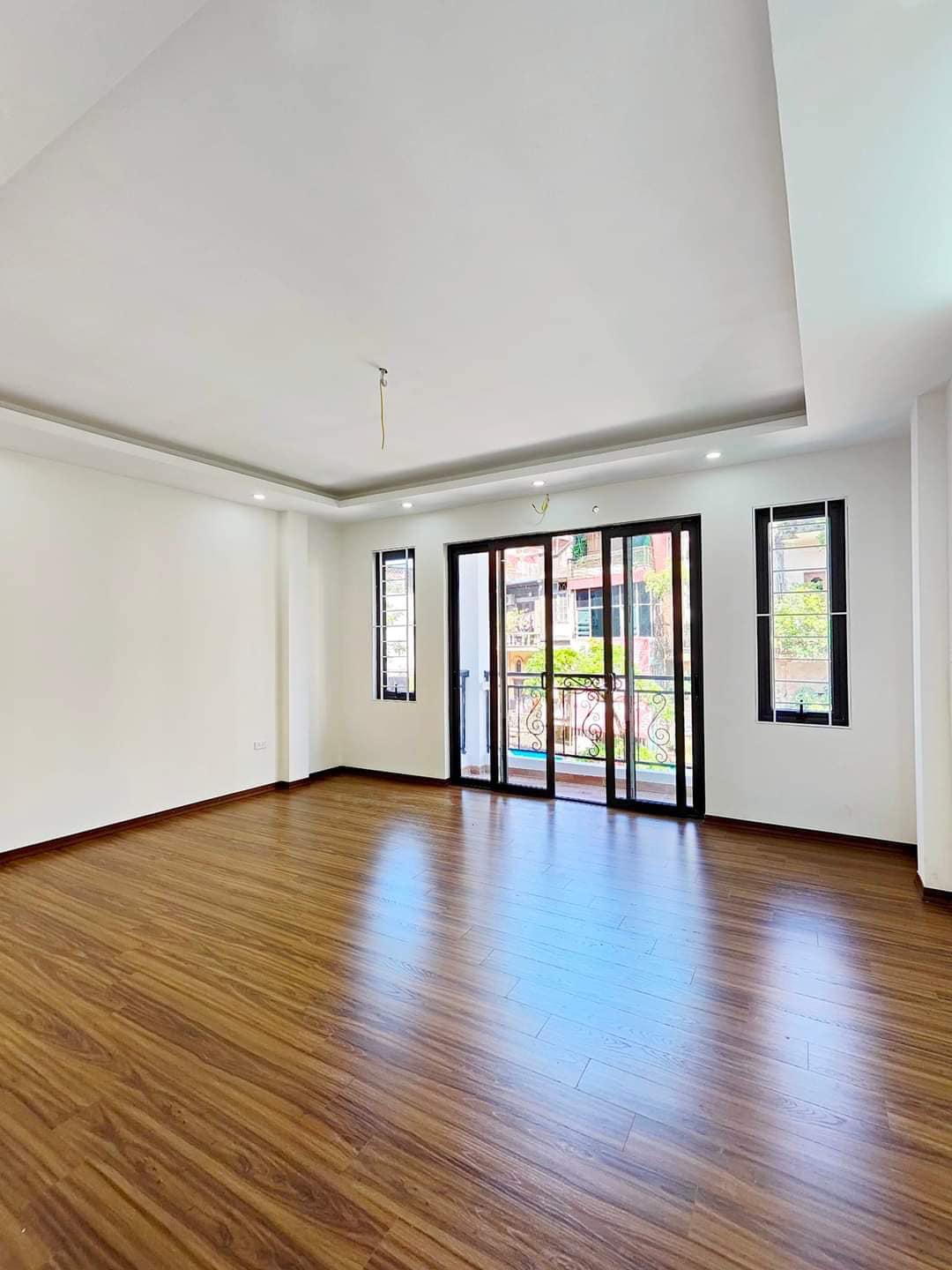 Cực hiếm Mặt phố-Kinh doanh-Vỉa hè-Thang máy 75m2, 5 tầng Mới Tinh. Gía 16 tỷ 2