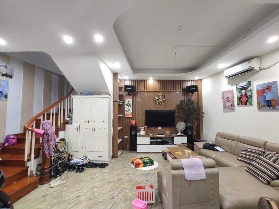 Bán nhà riêng tại Xuân La quận Tây Hồ - Sổ đỏ 45m2, mặt tiền 5 giá 6.8 tỷ