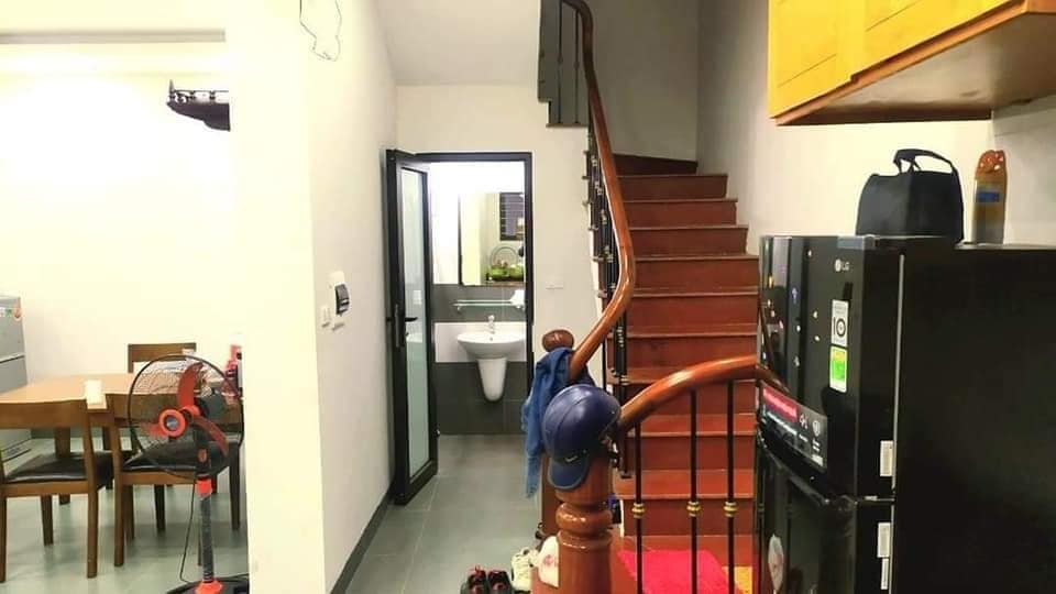 BÁN NHÀ TÀI CHÍNH 5tỷ ở phố Chùa Láng, Đống Đa 45m2 5T đẹp gần phố, Nội thất VIP