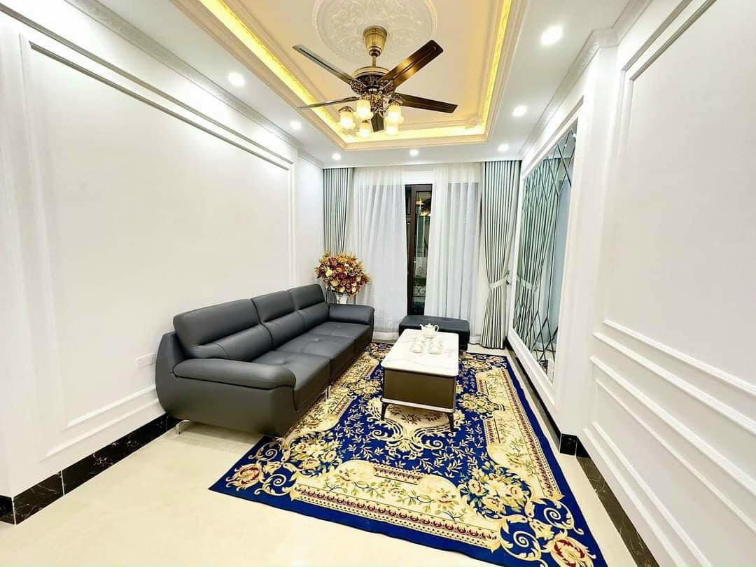 Bán nhà ngõ 28 Nguyên Hồng kinh doanh sầm uất , 3 ô tô tránh , vỉa hè đánh Golf