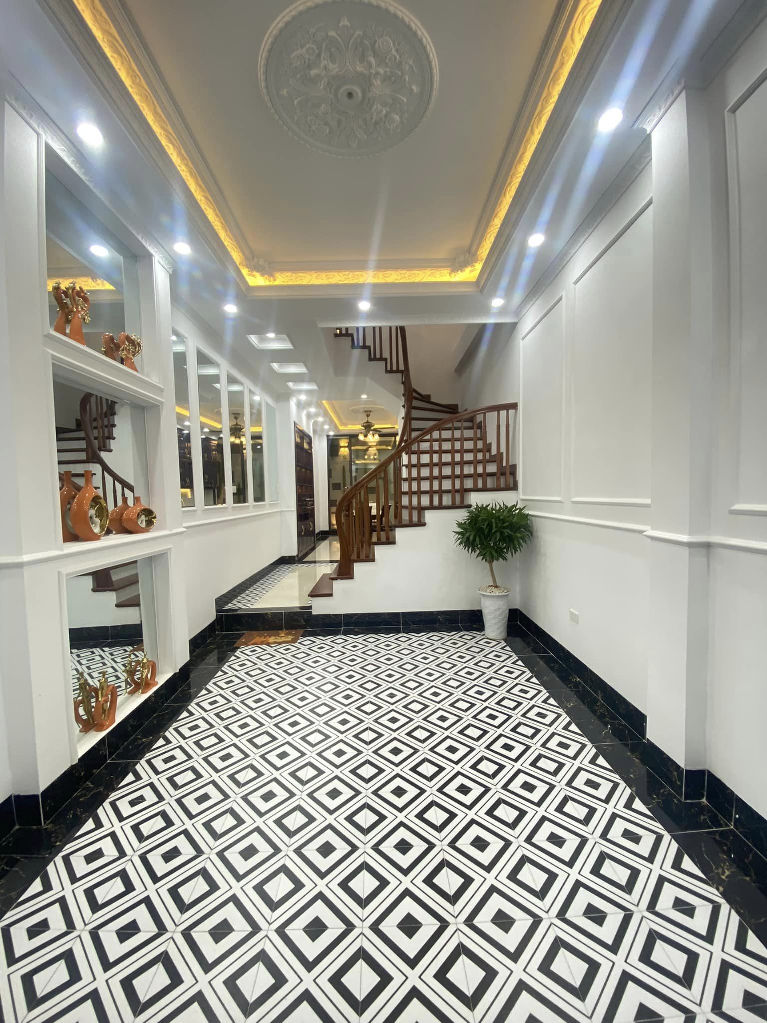 CỰC HIẾM NHÀ LÁNG HẠ - 35M2 Ô TÔ QUA NHÀ GIÁ 5,9 TỶ