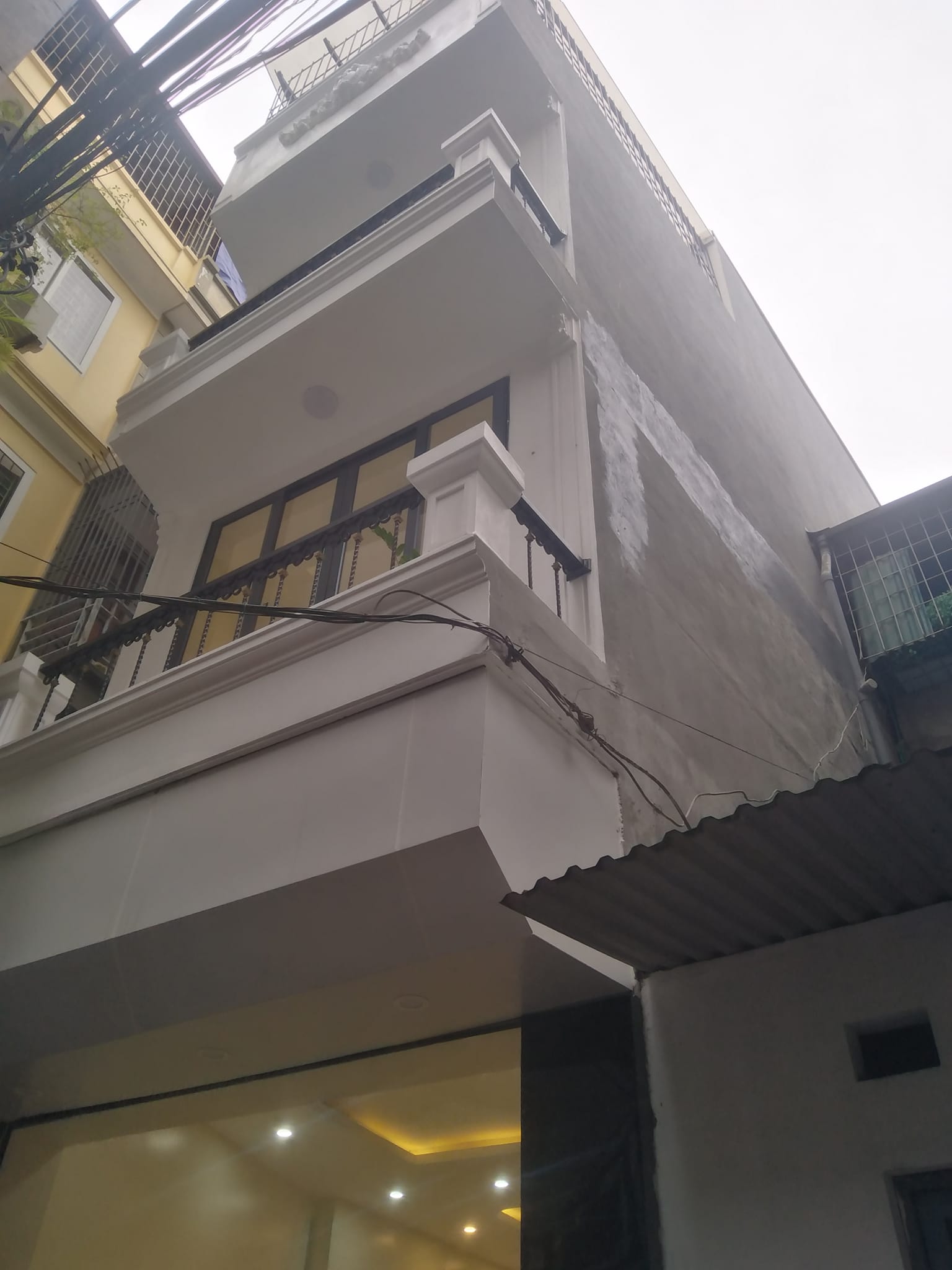 $-Bán nhà Trương Định-MỚI Kính Koong-Nội Thất Xịn-Nở Hậu-Mặt Ngõ Thông Ba Gác Tránh-KD