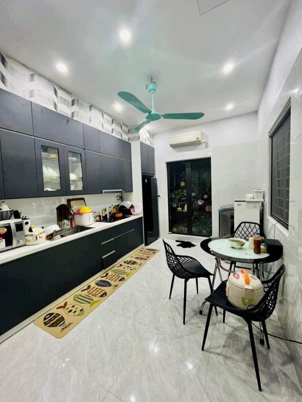Bán gấp nhà đẹp Tôn Đức Thắng Đống Đa cách ô tô tránh 30m, cách hồ 50m, ở ngay, hơn 2 tỷ