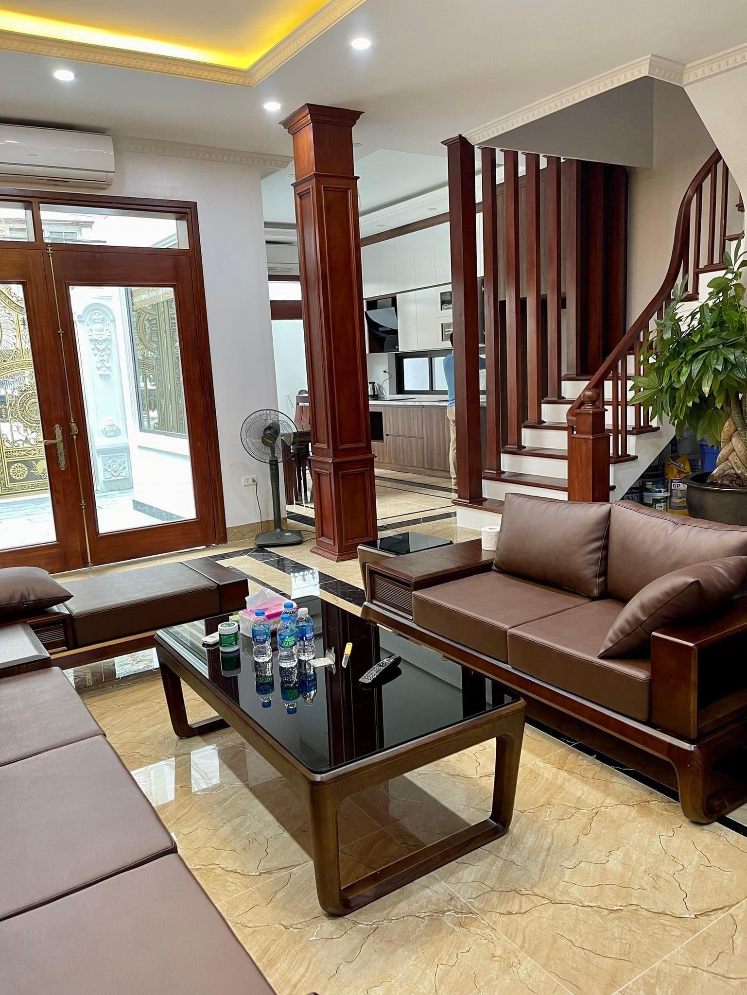 CHỈ CÒN CĂN DUY NHẤT BÁN NHÀ PHÂN LÔ 560 NGUYỄN VĂN CỪ Ô TÔ VÀO NHÀ 55M2 NHỈNH 6 TỶ