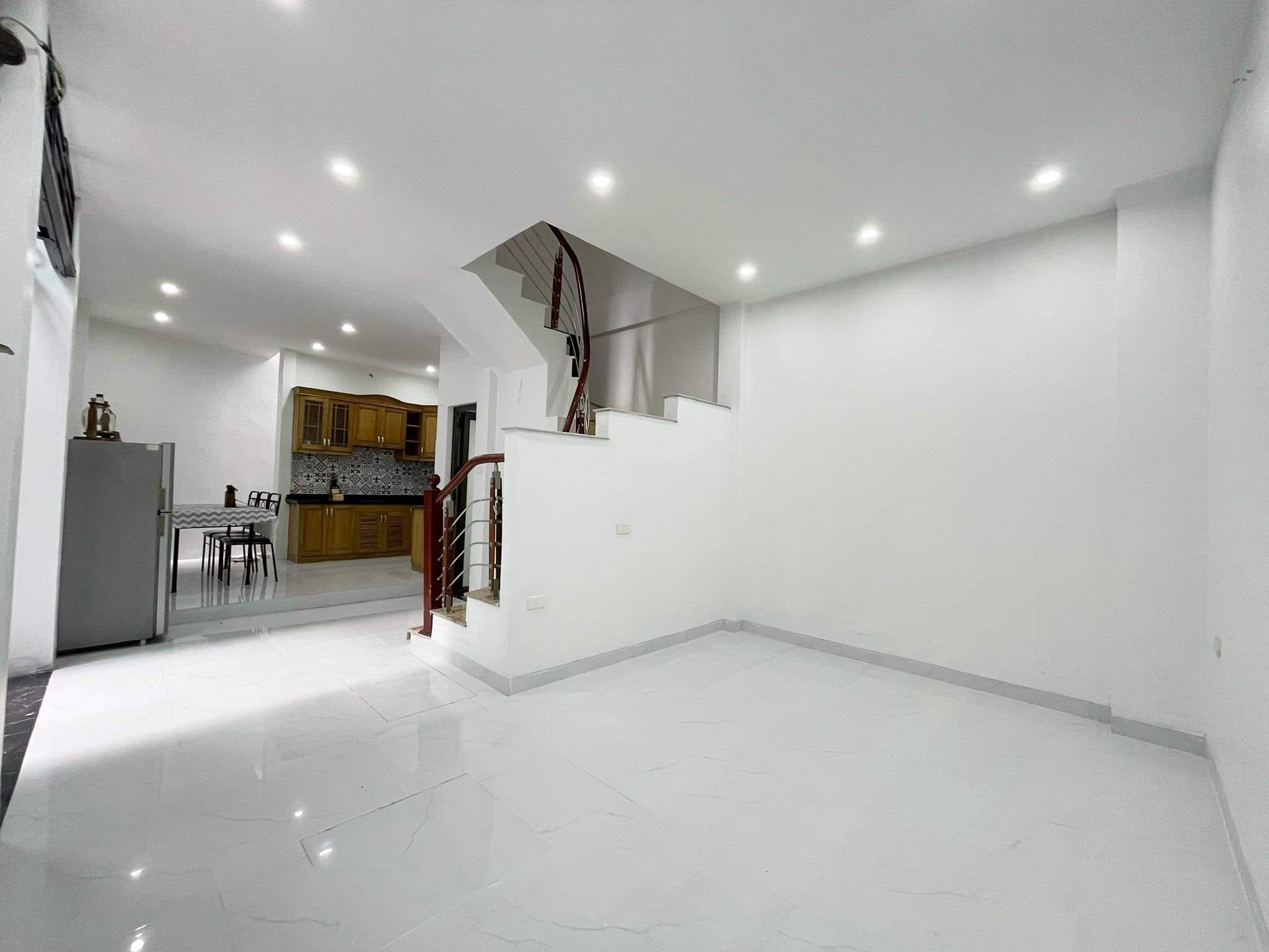 Bán nhà Hồ Tùng Mậu - Cầu Giấy, sổ đẹp, mới, nở hậu, lô góc, ngõ ba gác, 36m, 4.15 tỉ