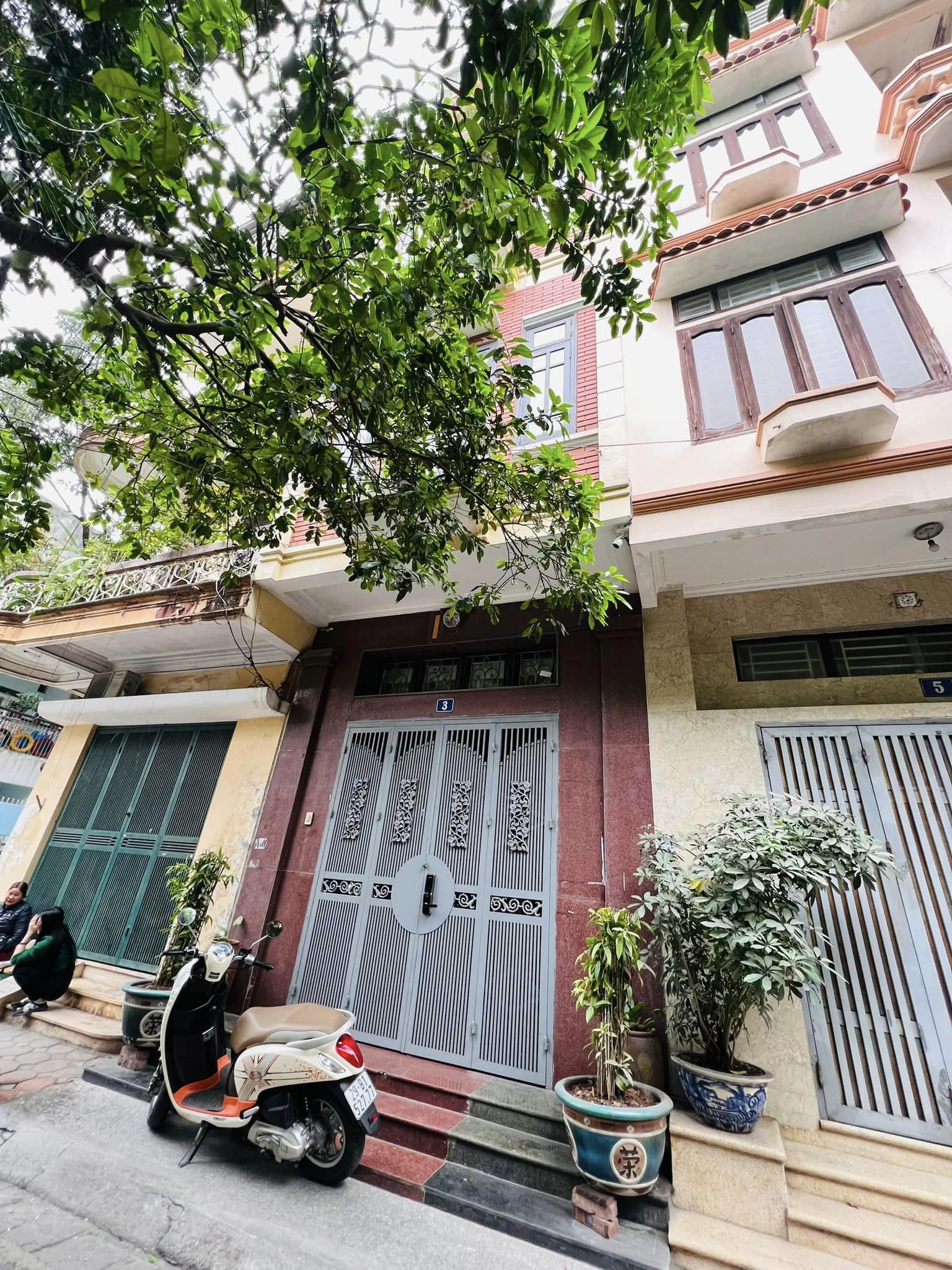 Bán Nhà Huỳnh Thúc Kháng Đống Đa, Đẹp Ở Luôn, KD Sầm Uất, Vỉa Hè Cây Xanh, Oto TRánh, 40m2x4m 5T