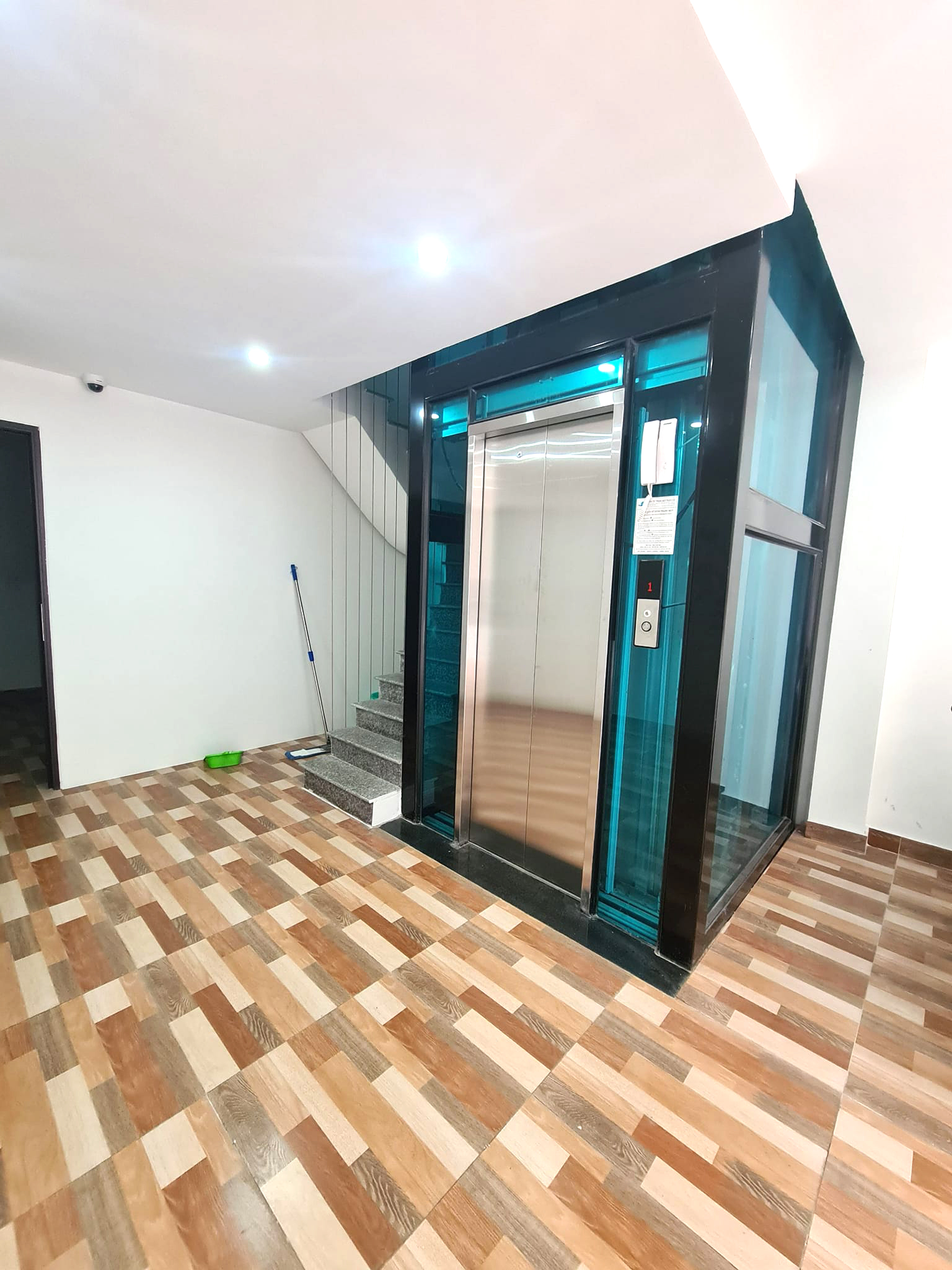 Bán nhà phố Nguyễn Chí Thanh, 64m2 x 6T, MT 5m, Vỉa Hè, Ô Tô Tránh, Kinh Doanh Sầm Uất