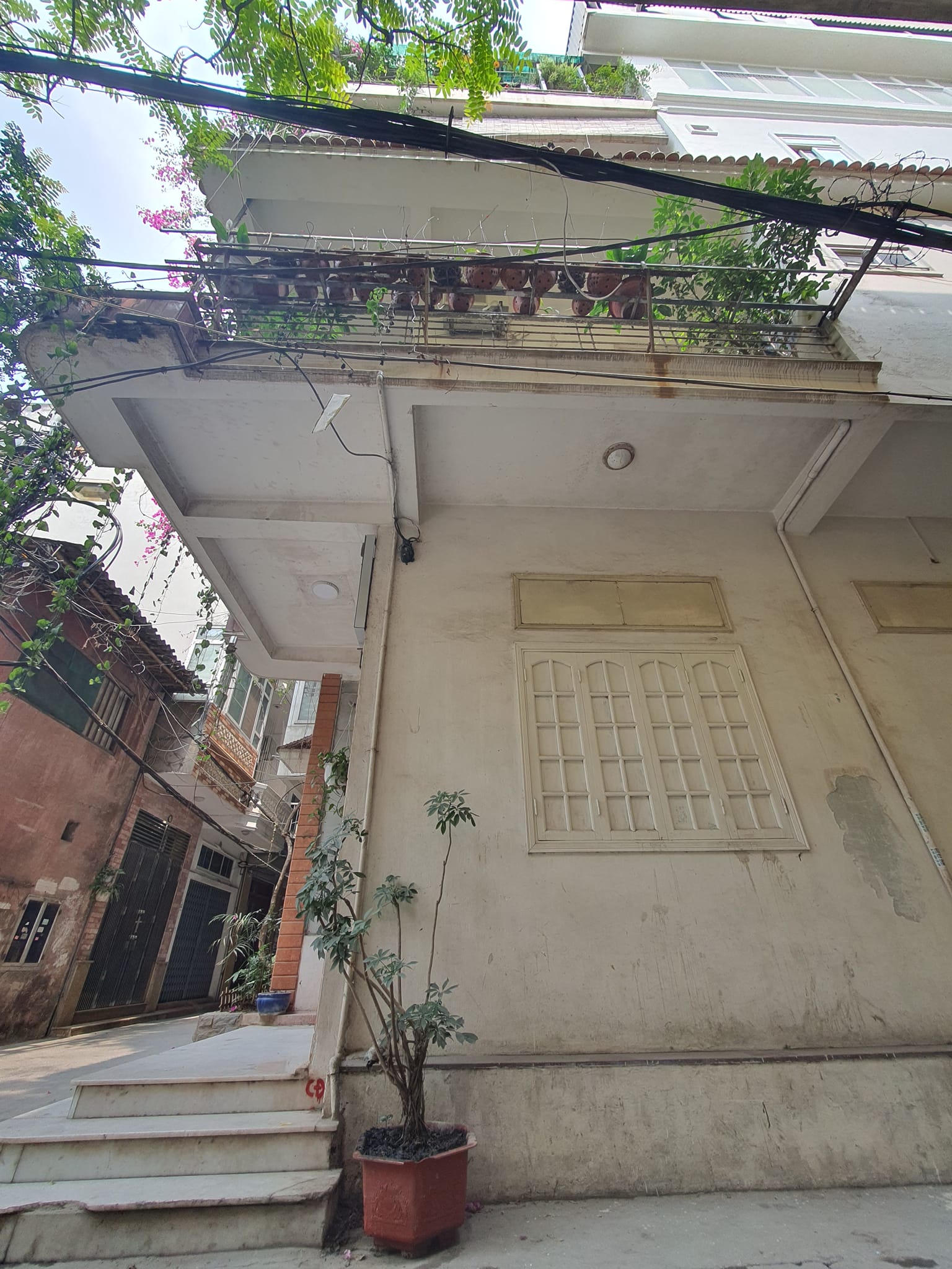 Bán nhà đẹp tại vị trí đắc địa số 8 ngõ... Đào Tấn, Ba Đình, diện tích 72m2, 5 tầng, lô góc 2 mặt tiền, giá 15.2 tỷ đồng.