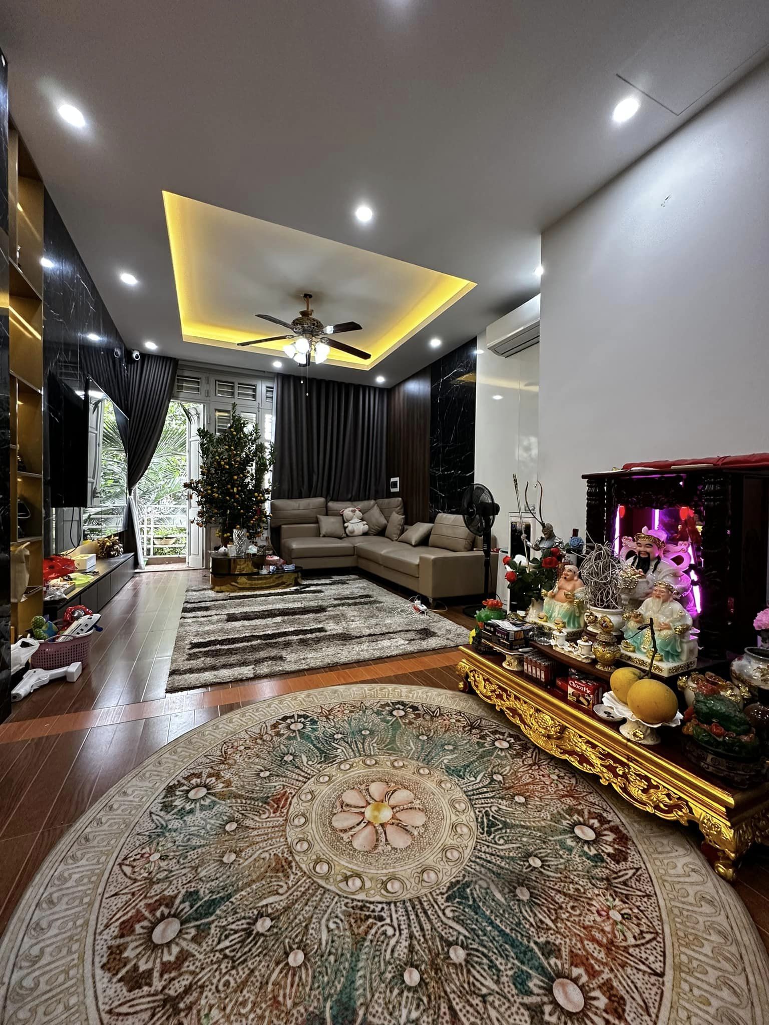 Bán nhà Nghi Tàm 52 m2, lô góc, 6 tầng thang máy, ô tô, MT 4.5m 11 tỷ Tây Hồ