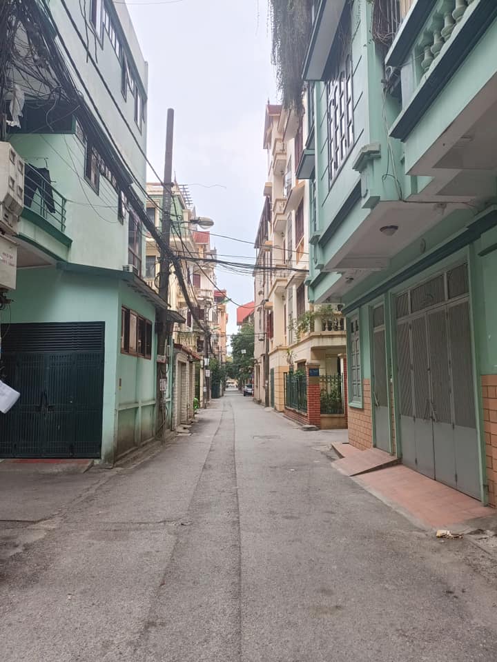 Chính chủ bán nhà Trần Quốc Hoàn, DT 35/37m, 4T -MT 4m, Nhỉnh 7.5 tỷ, ô tô đỗ cửa. Lh O971O85383