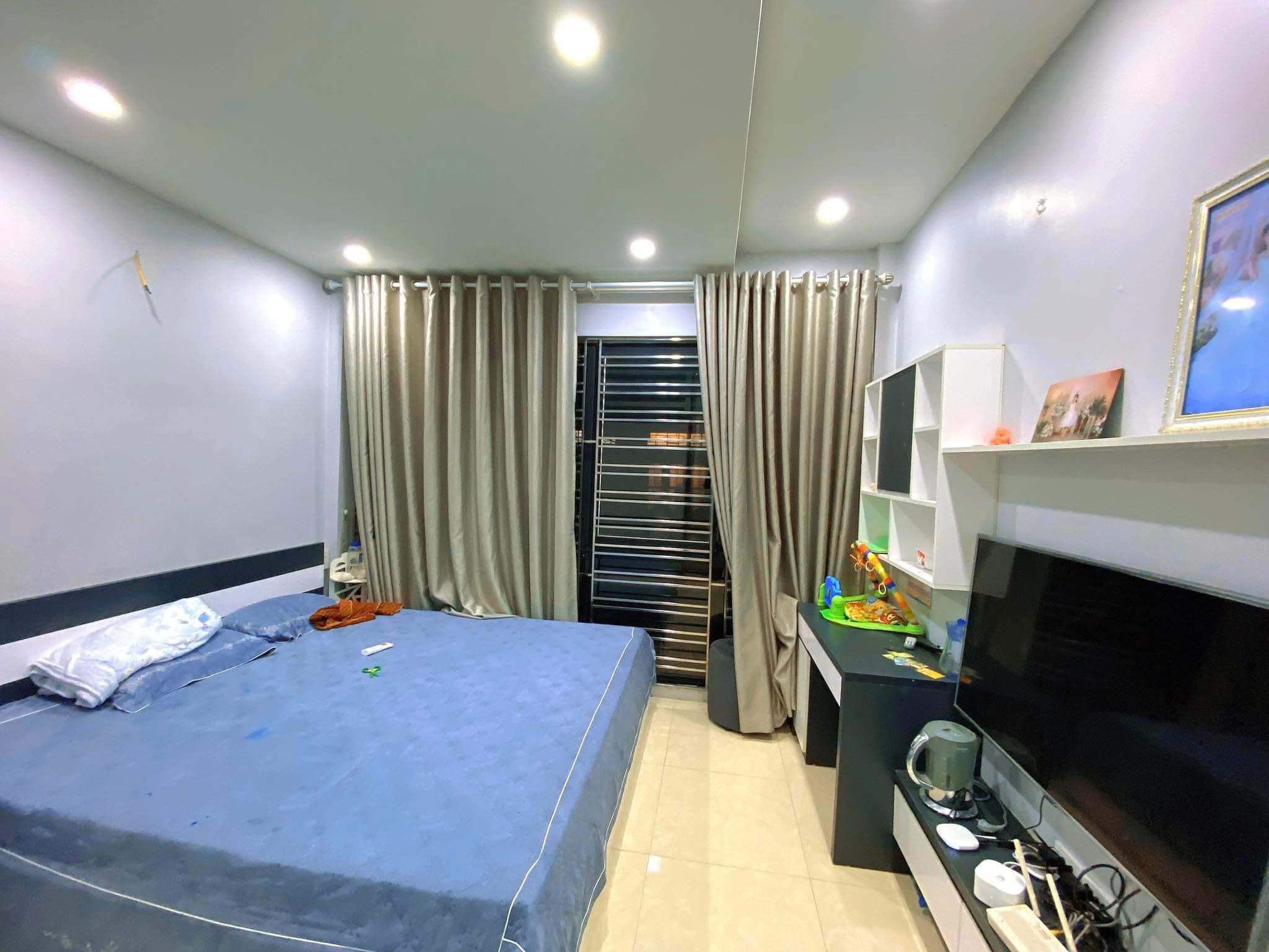 BÁN NHÀ ĐẸP 3tỷ ở Hồ Tùng Mậu, Mai Dịch 30m2, Ô tô cạnh nhà 5 tầng đẹp ở ngay