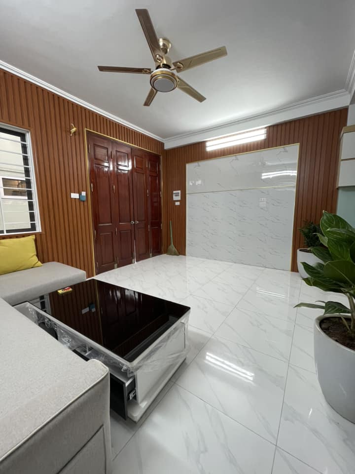 Bán nhà phố Vĩnh Hưng, 30m, MT 4.5m. Nhà đẹp ở ngay, ngõ nông, gần oto. Giá 2,8 tỷ