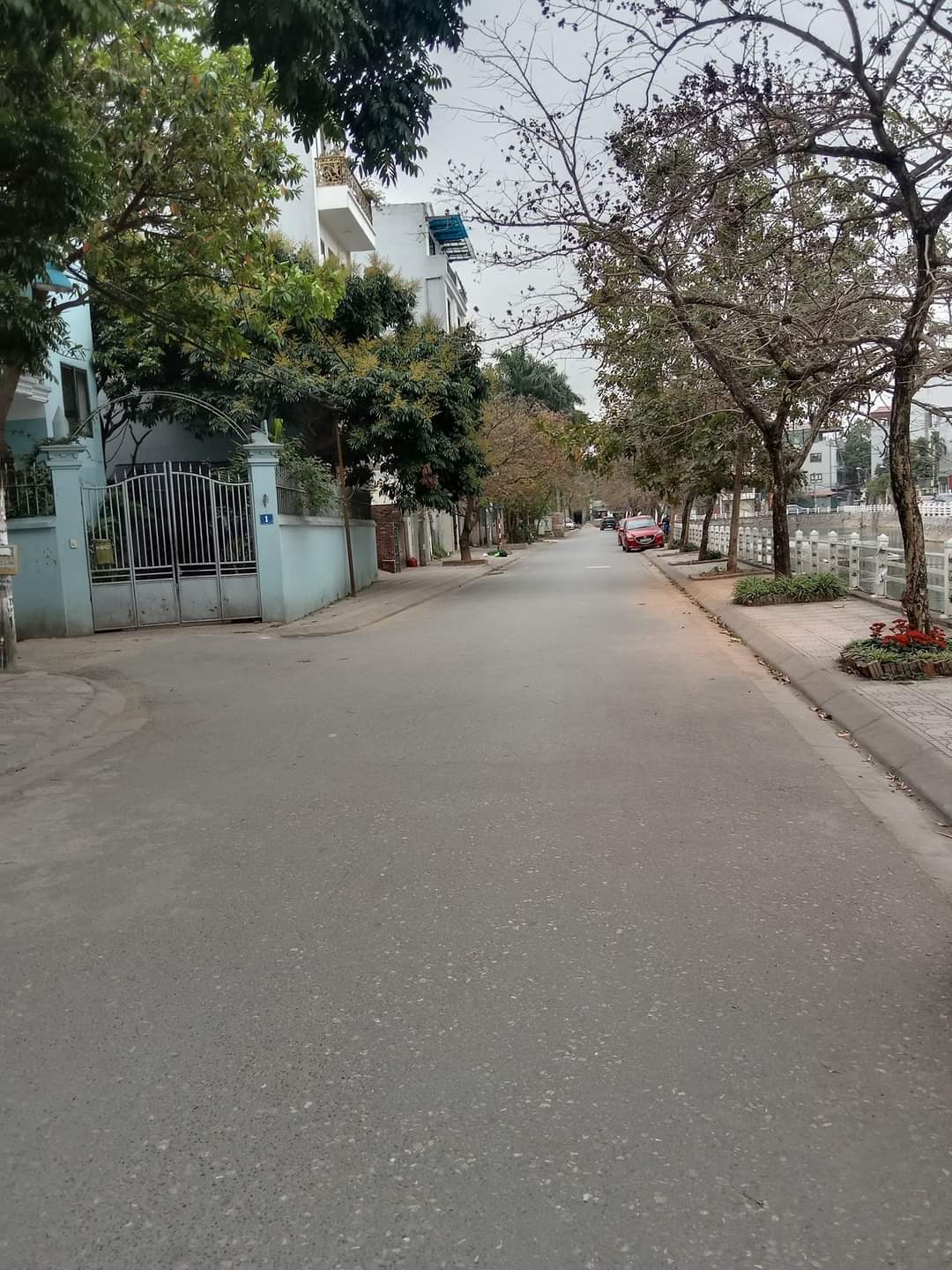 Chính chủ bán nhà Ngọc Thuỵ, DT41m, MT9m, chỉ 4.95 tỷ, Lô góc,gần trường Việt Pháp