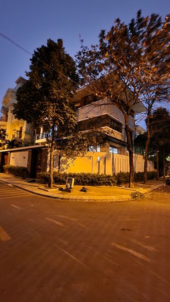 BÁN BIỆT THỰ KĐT STARLAKE HOÀNG QUỐC VIỆT - CẦU GIẤY. DT 400M2. GIÁ 82 TỶ