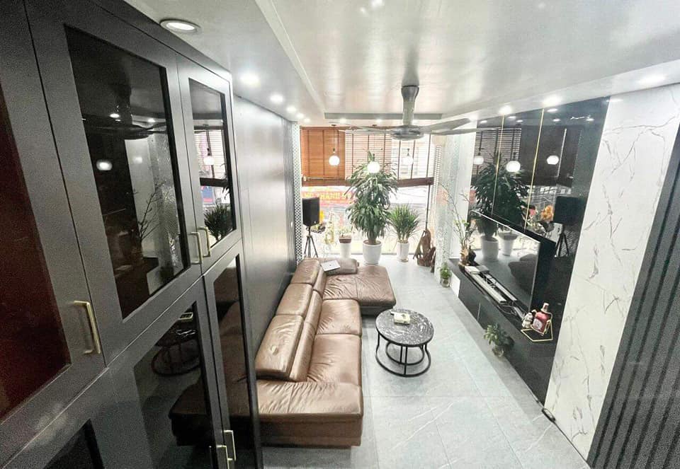 Định Cư Úc bán gấp nhà Trần Cung, ô tô tránh, kinh doanh đỉnh, 50m2 x 4T, giá 13tỷ.