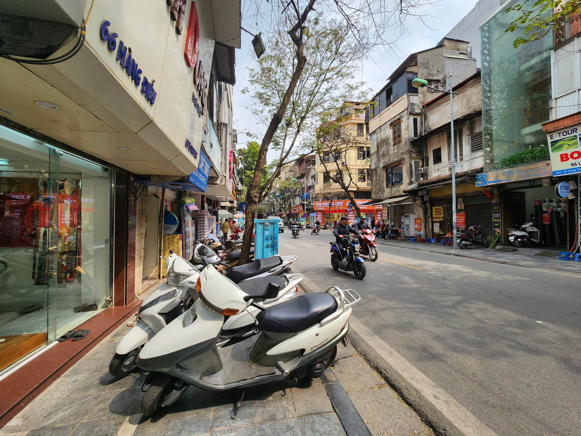 BÁN NHÀ VỊ TRÍ LÔ GÓC CỰC ĐẸP - NGÕ TO 6m, Ô TÔ 7 CHỖ VÀO NHÀ, CÁCH PHỐ LỚN 30m, CÁCH HỒ 70m, Ở, VĂN PHÒNG, ĐẤT CỰC LỘC