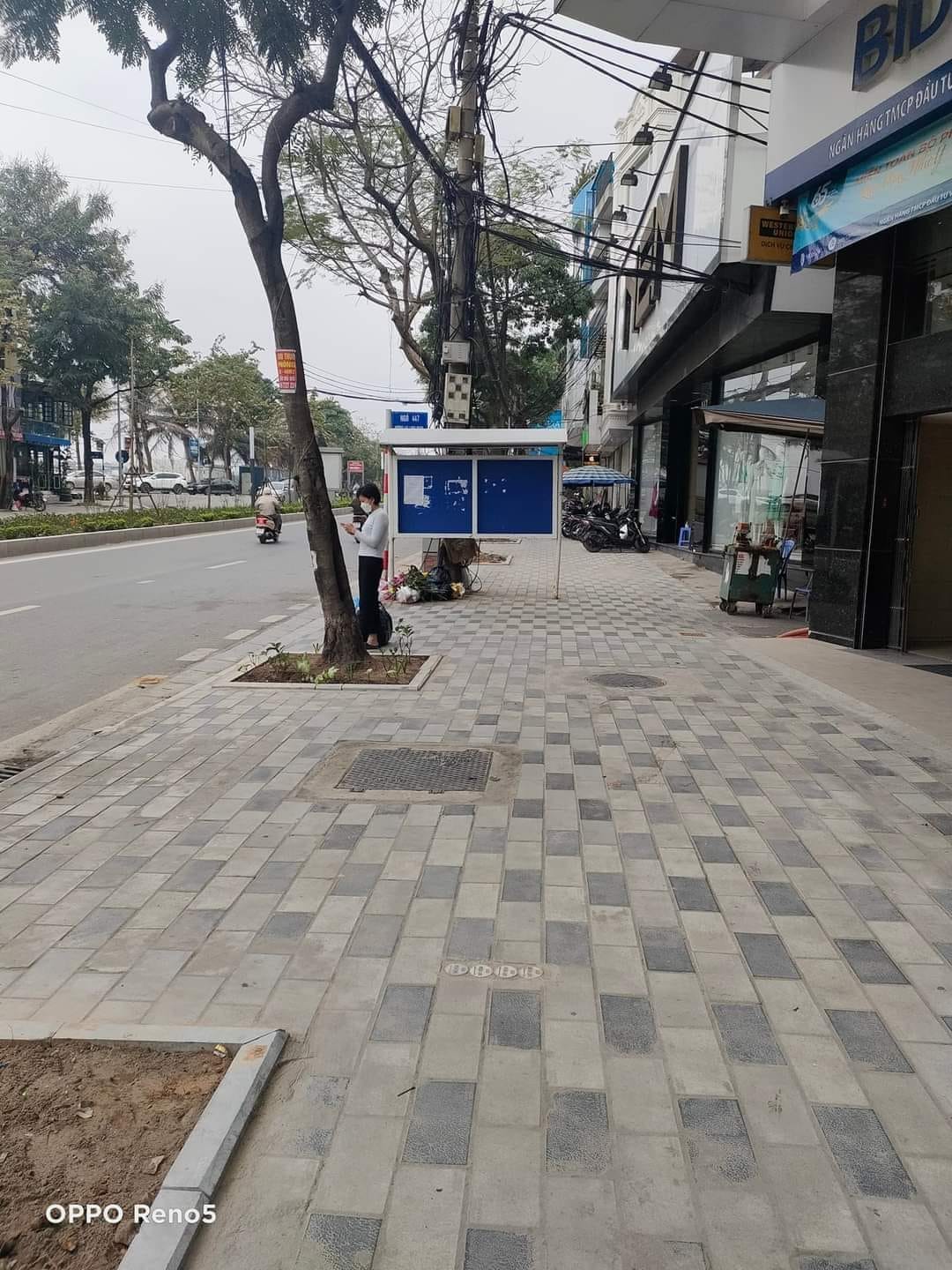 Bán Nhà Mặt Phố Lạc Long Quân_75m2_Mặt Tiền 5.5m Chỉ 17.x Tỷ