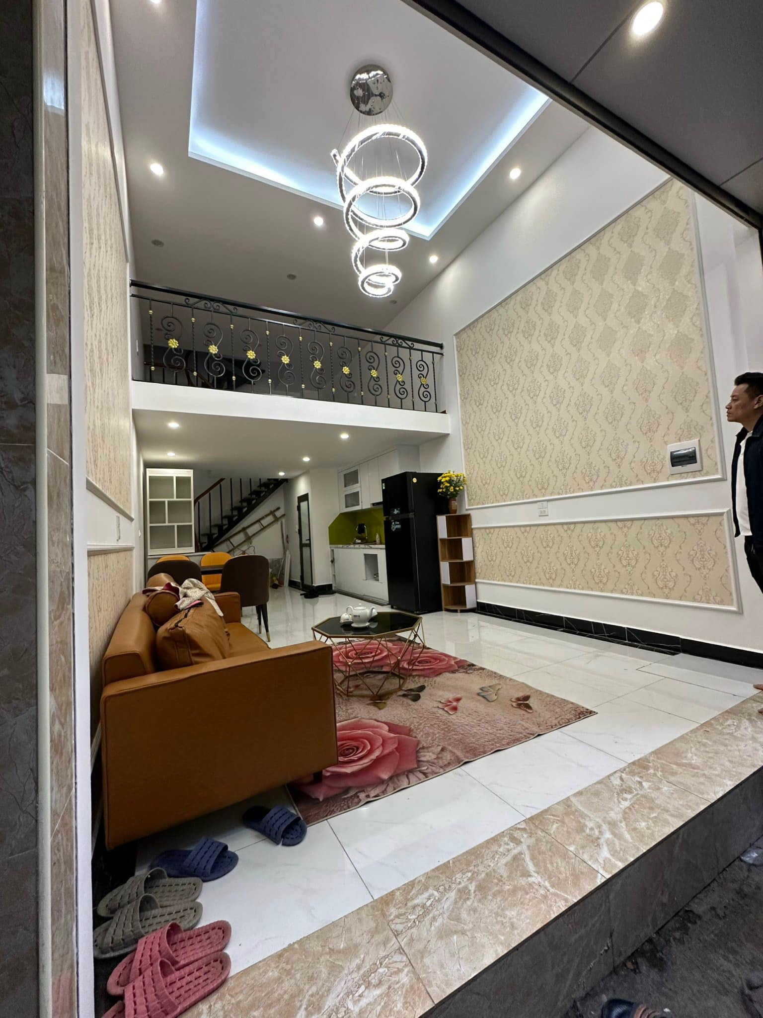 Khúc Thừa Dụ - Cầu Giấy, Nhà Đẹp, Lô Góc, DT 46m2*6T Giá 5.8 Tỷ