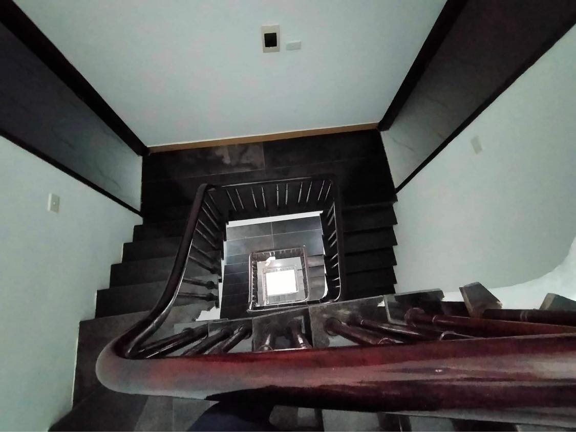 CHỦ CẦN BÁN NGAY NHÀ MẶT PHỐ NGỌC LÂM KINH DOANH BUÔN BÁN SẦM UẤT MT 6M NHỈNH 9 TỶ