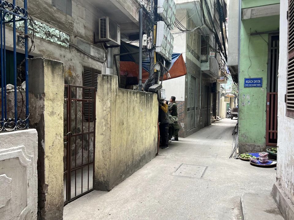 BÁN NHÀ TẶNG ĐẤT NGÕ CHỢ KHÂM THIÊN THÔNG CÁC NGẢ