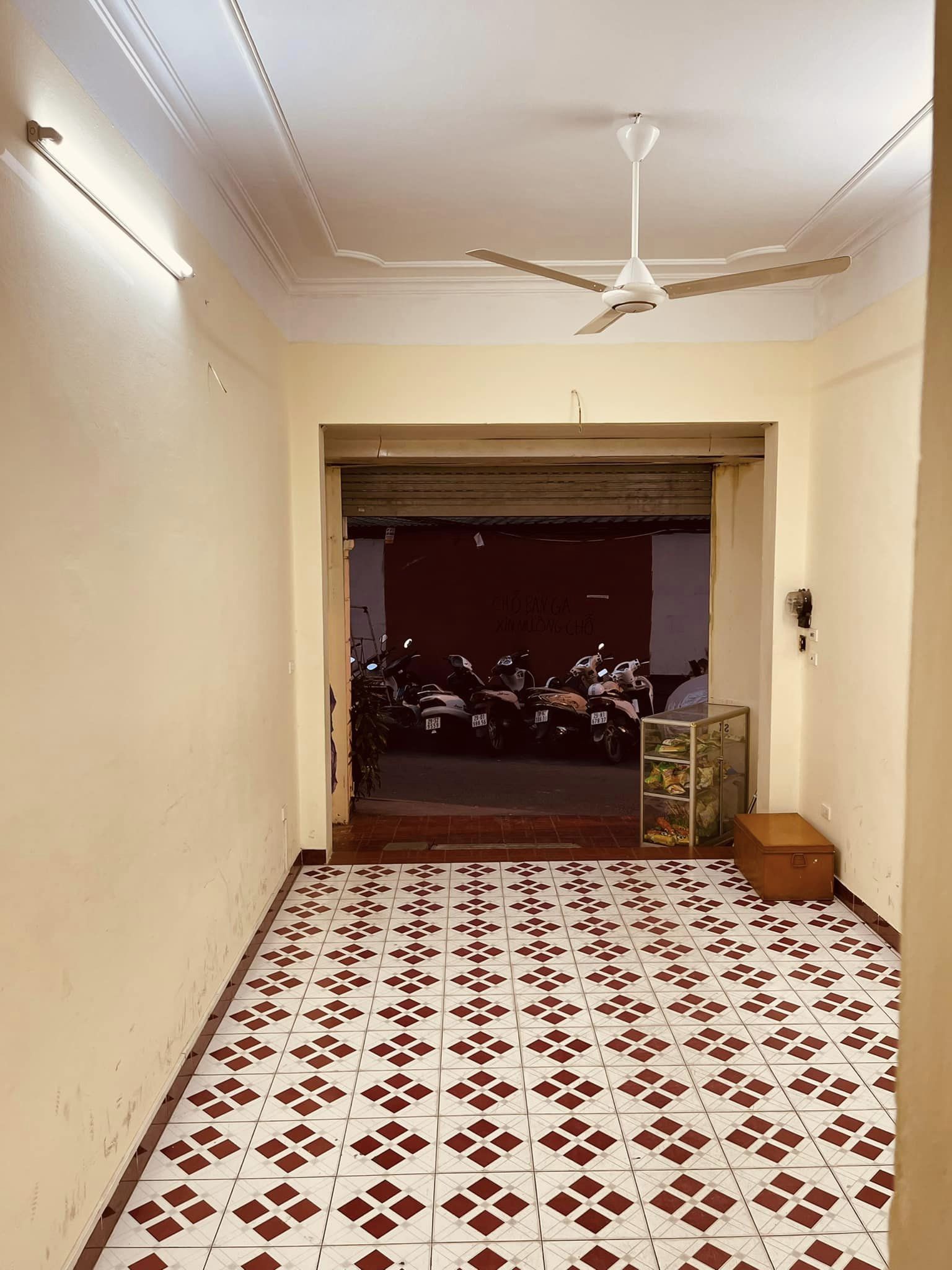 Bán nhà mặt phố Lãng Yên 50m*3 tầng, giá chào 8,5 tỷ.