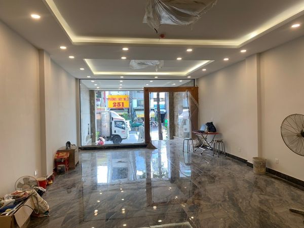 CHO THUÊ NHÀ ĐẸP ĐƯỜNG LÊ THÁNH TÔN PHƯỜNG BẾN NGHÉ QUẬN 1 KINH DOANH ĐA NGÀNH NGHỀ VỊ TRÍ ĐẸP NHIỀU TÒA NHÀ BUILDING