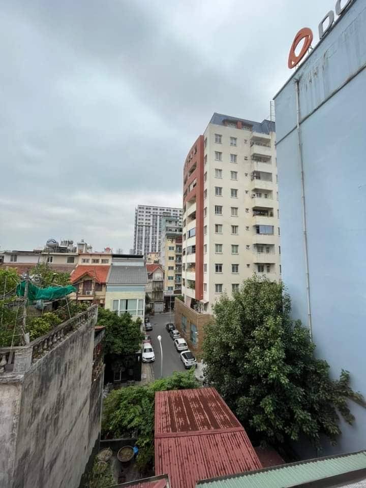 BÁN NHÀ PHỐ NGUYỄN LƯƠNG BẰNG, QUẬN ĐỐNG ĐA - DIỆN TÍCH LỚN - GIÁ MỀM - 2 PHÚT RA HỒ XÃ ĐÀN - NGÕ TRƯỚC MẶT RỘNG ĐỂ XE THOẢI MÁI